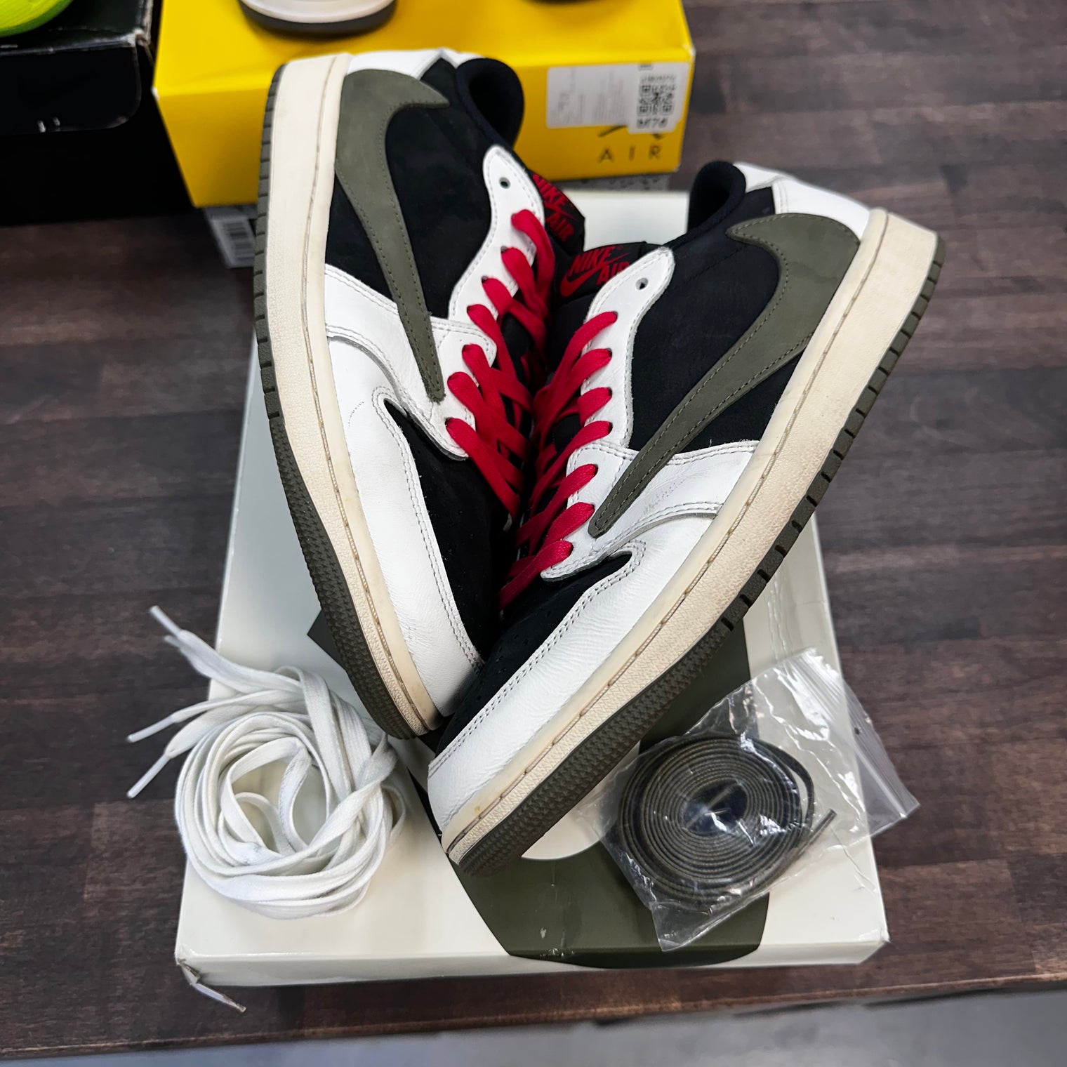 Travis Olive Jordan 1 Low (W) (USED)