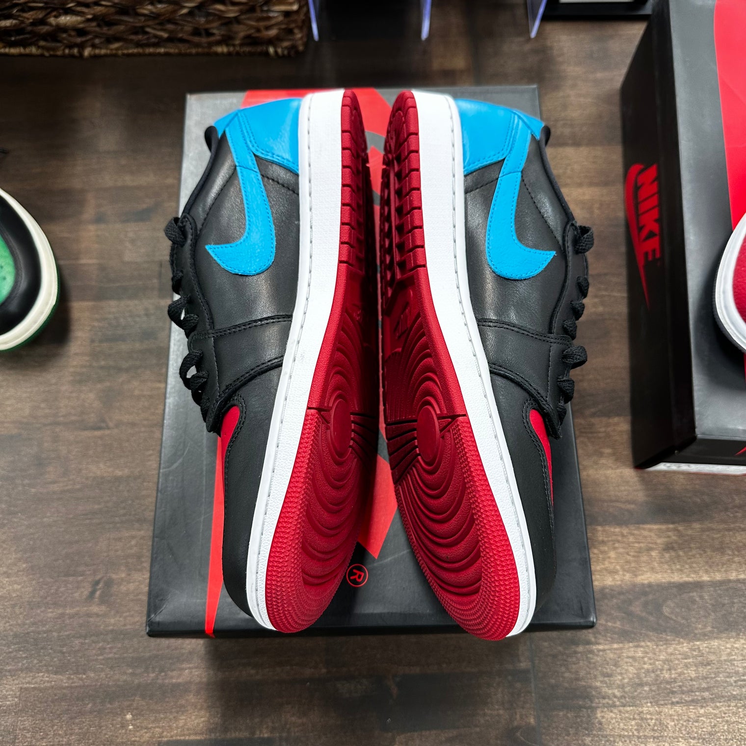 NC To CHI Jordan 1 Low (W) (USED)