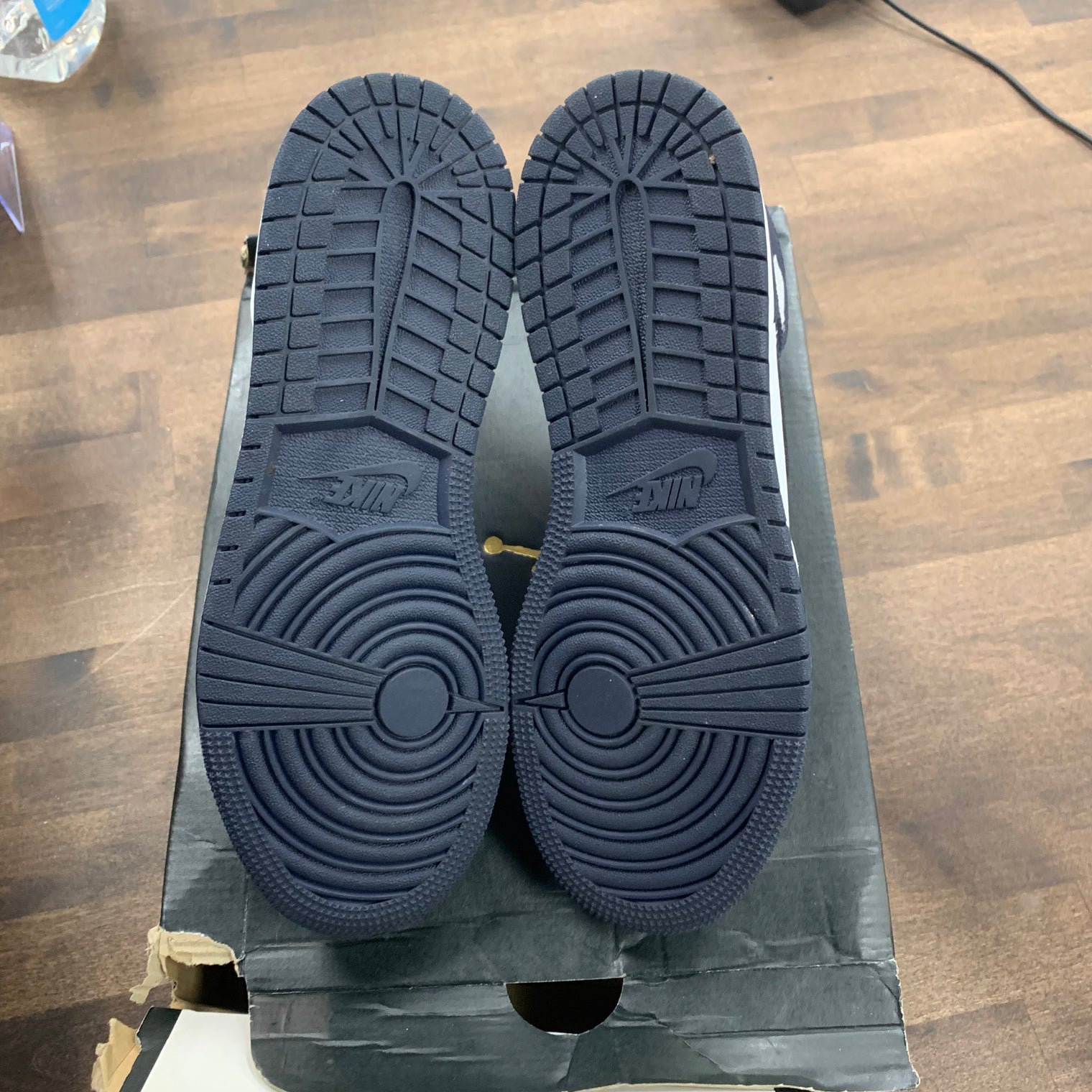 (GS) Obsidian Jordan 1 Mid (USED)