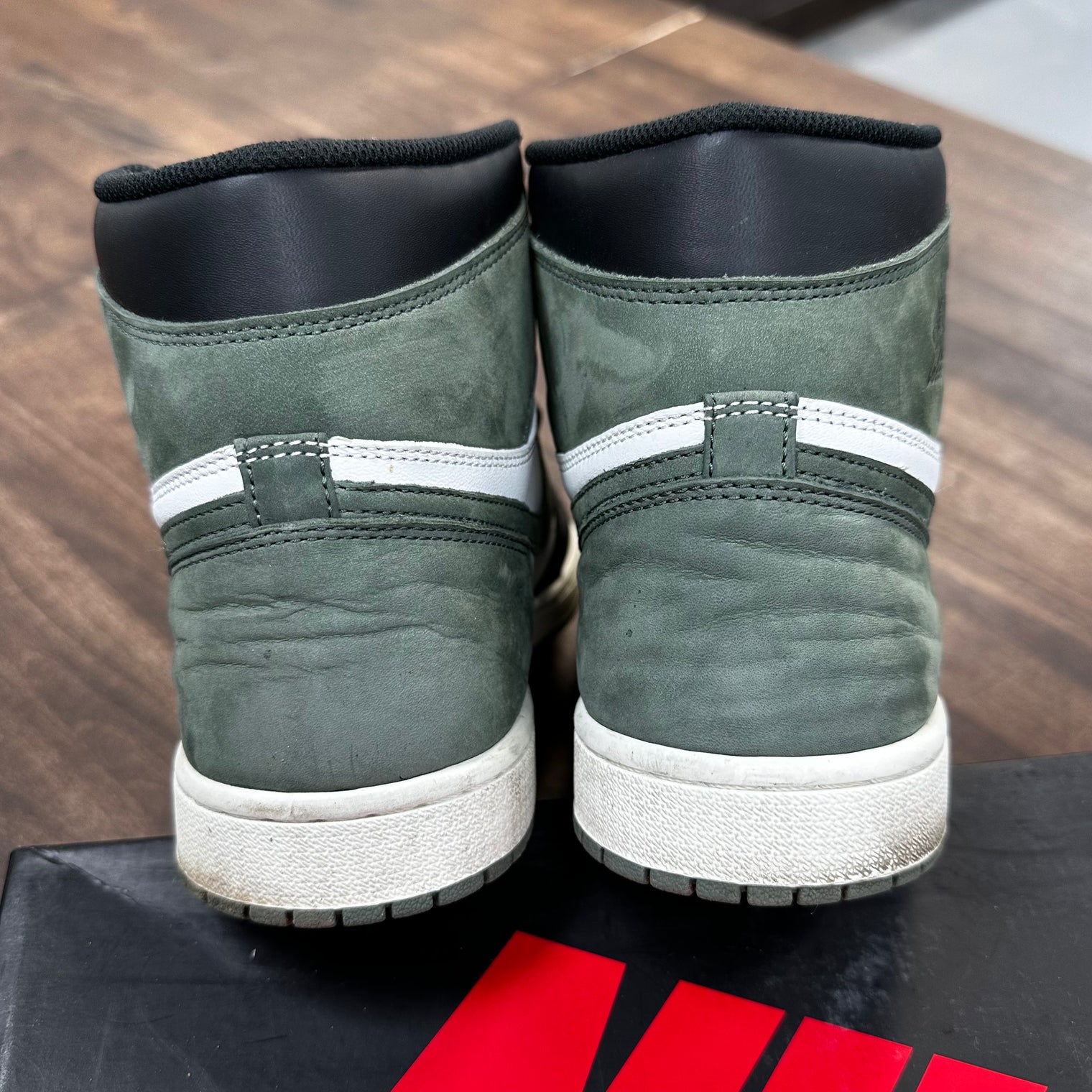 Clay Green Jordan 1 High Retro (USED)