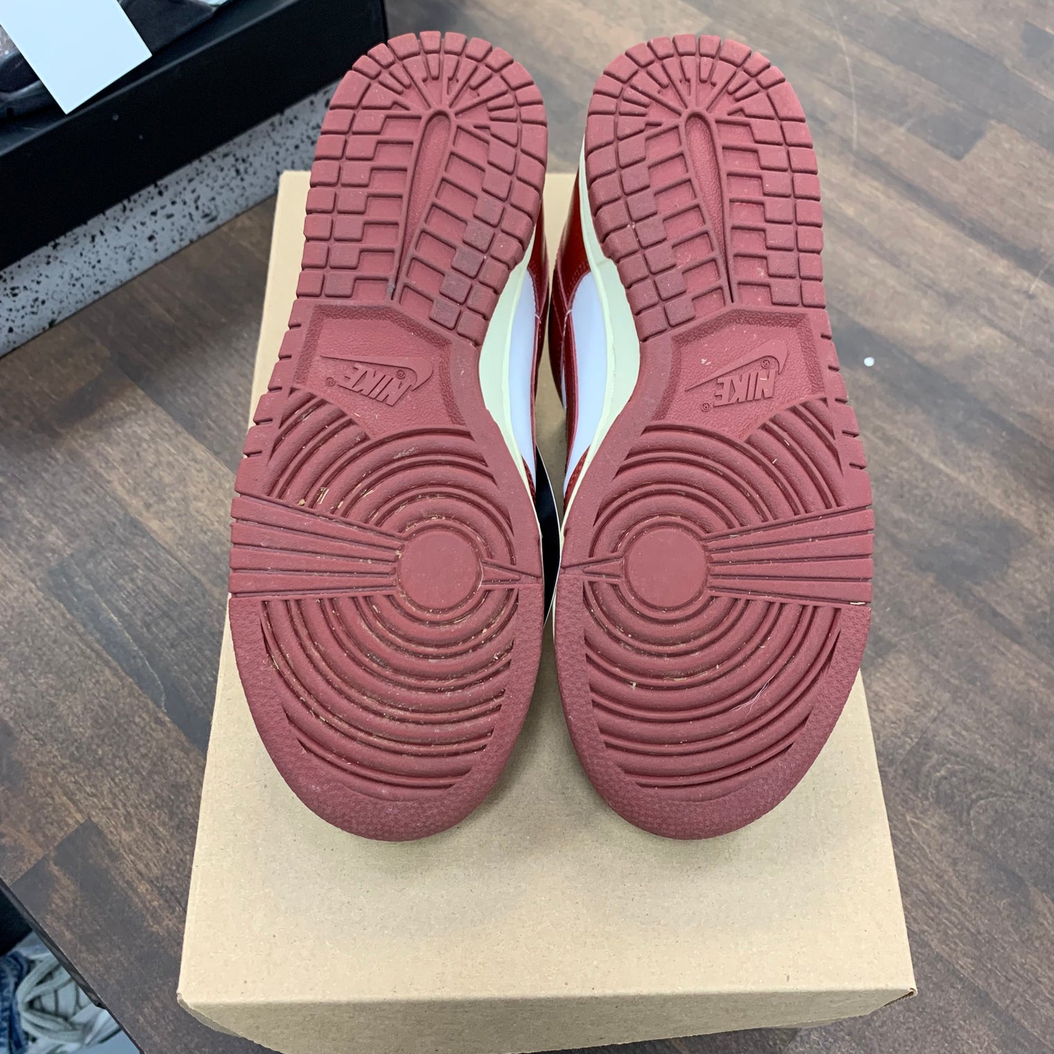 (W) Vintage Red Nike Dunk Low (USED,No Box)