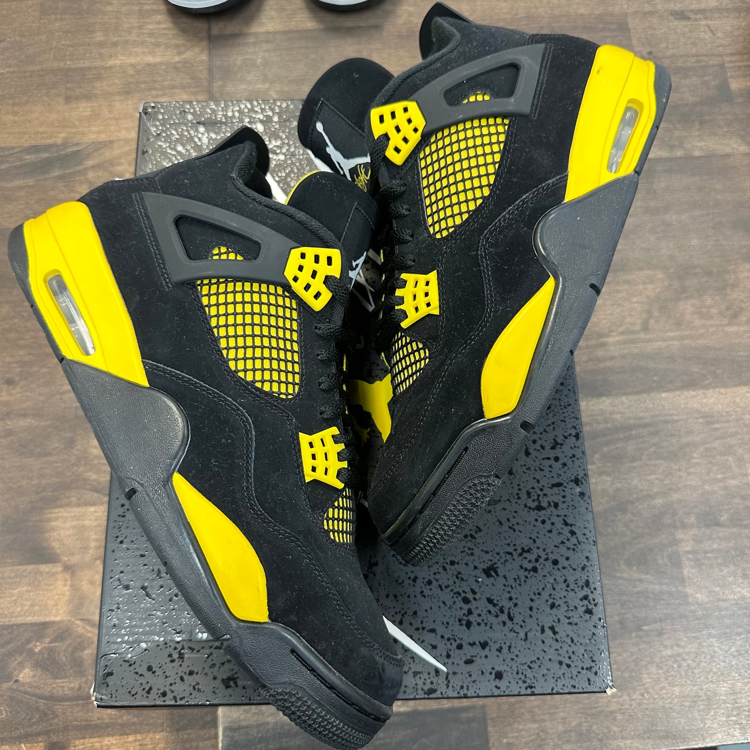 Yellow Thunder Jordan 4 (USED)