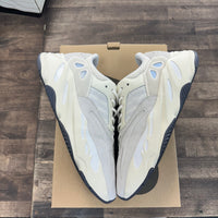 Analog Yeezy 700 (USED)