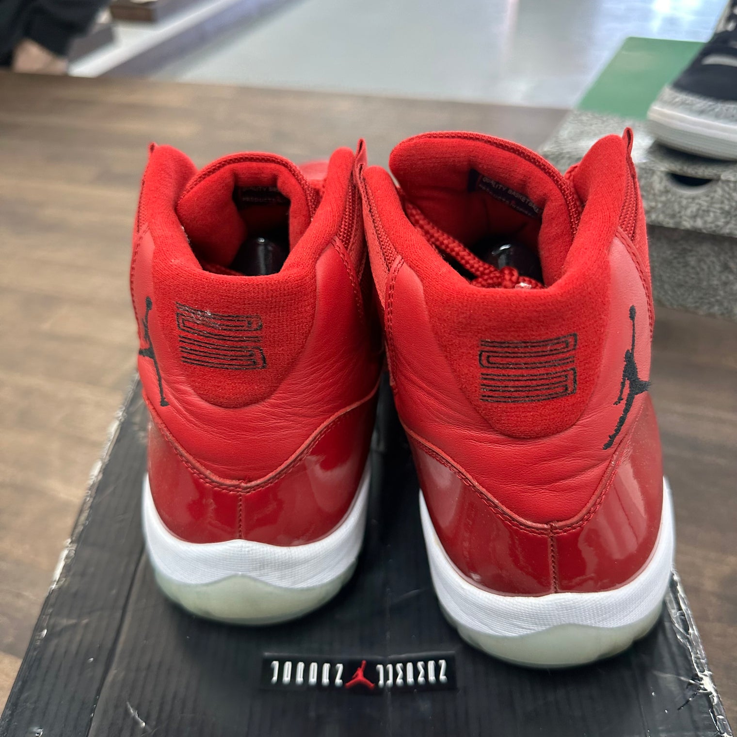 Win like 96 Jordan 11 (USED)