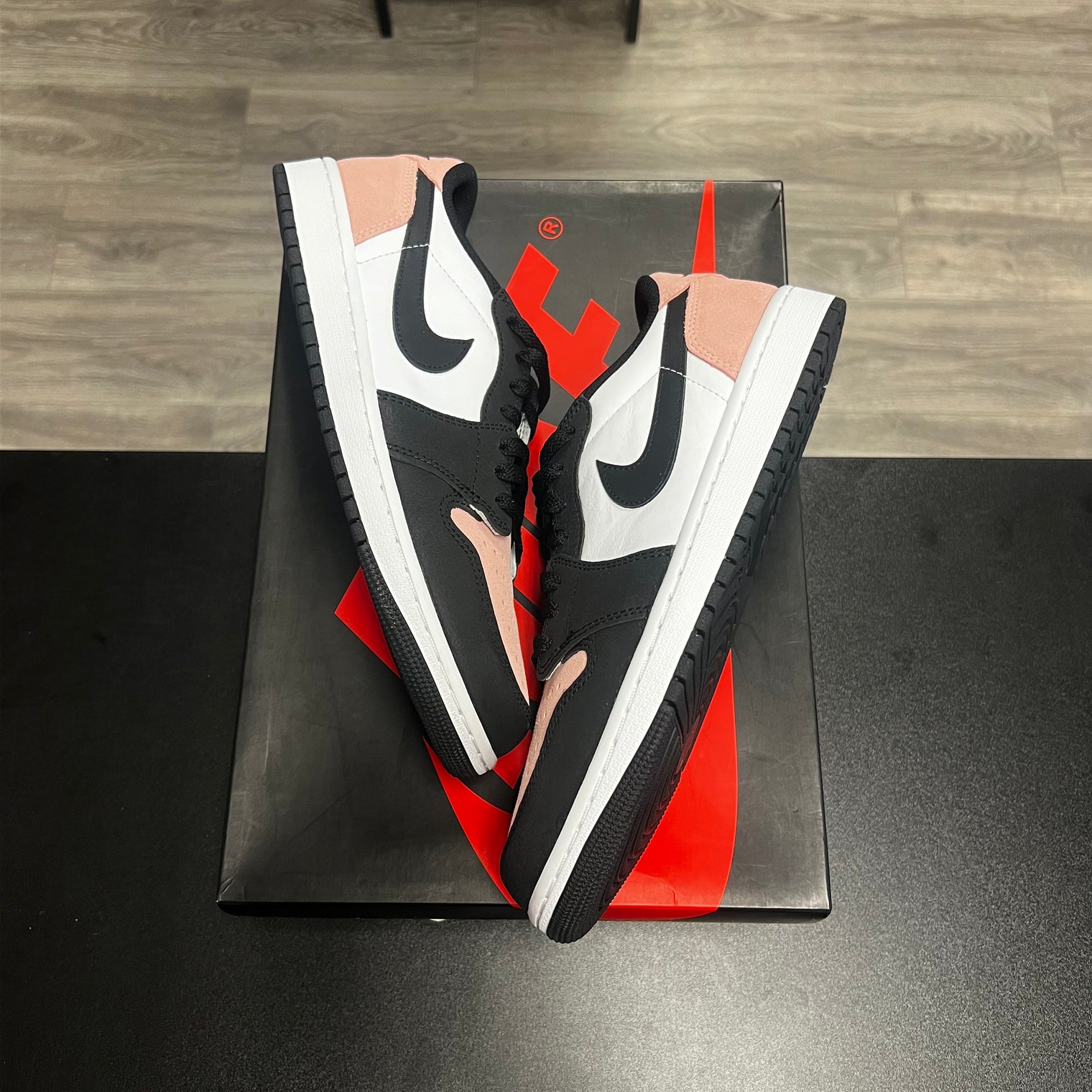 Jordan 1 Low OG Bleached Coral (USED)