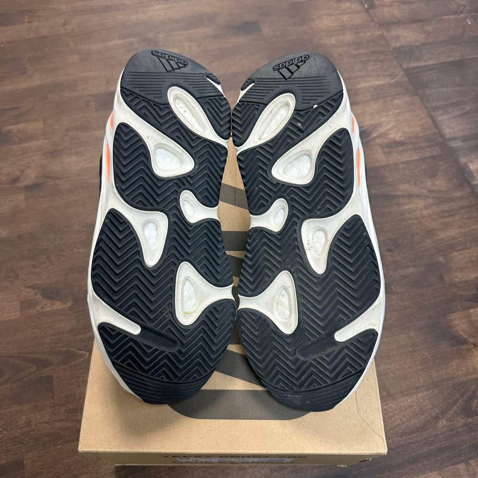 Yeezy Waverunner 700 (USED)