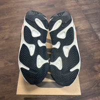 Yeezy Waverunner 700 (USED)