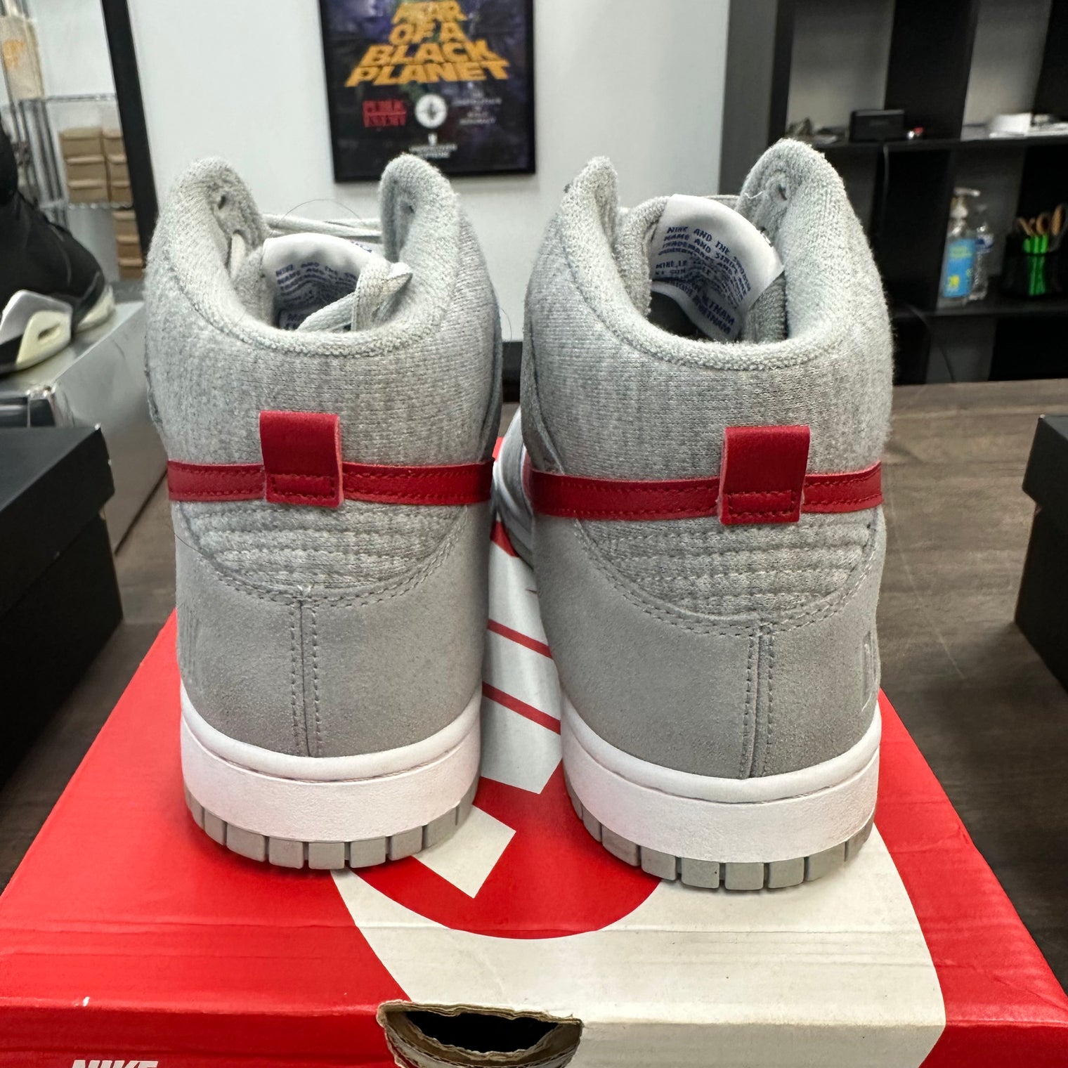 Light Smoke Grey Gym Red Dunk High (USED)