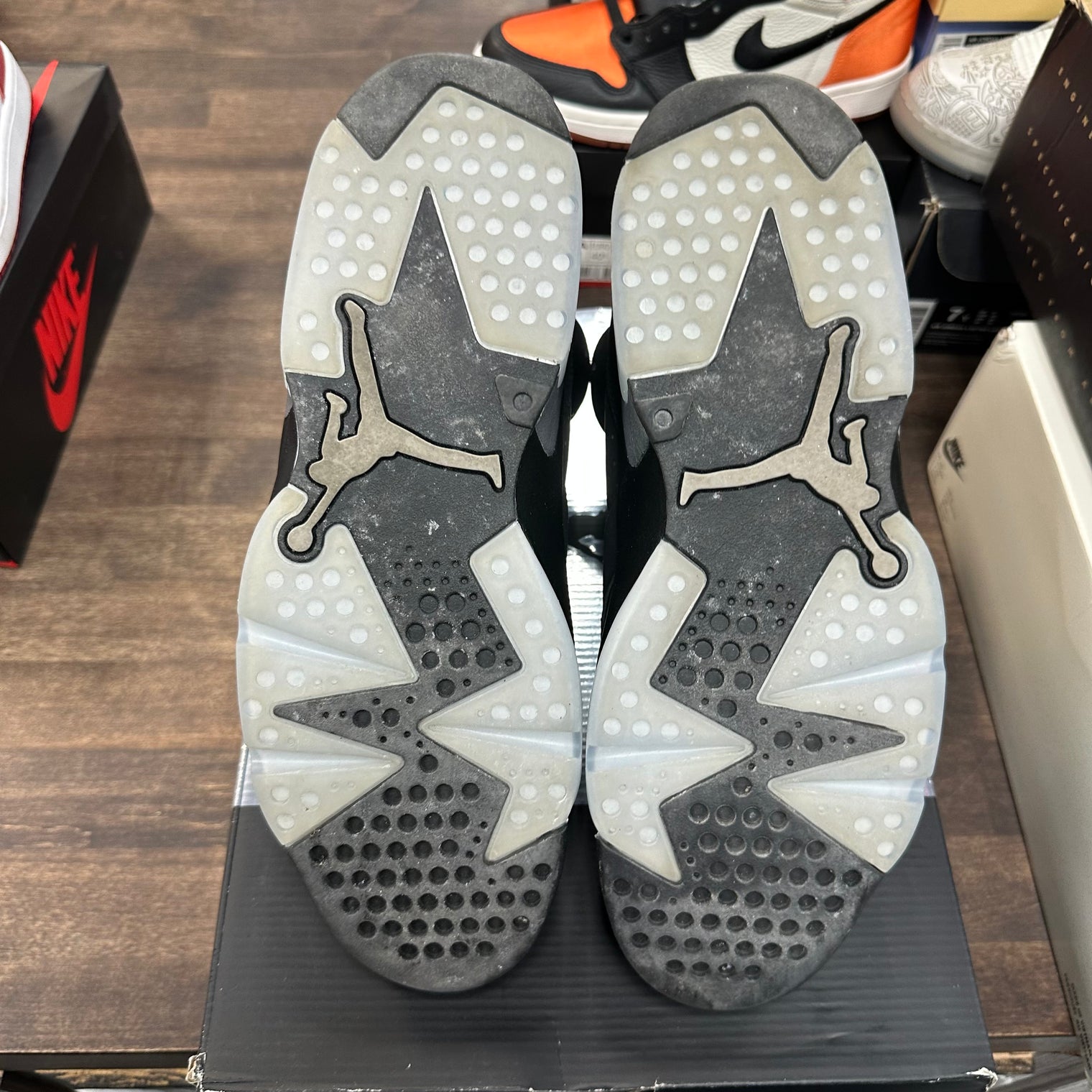 Chrome Jordan 6 (USED)