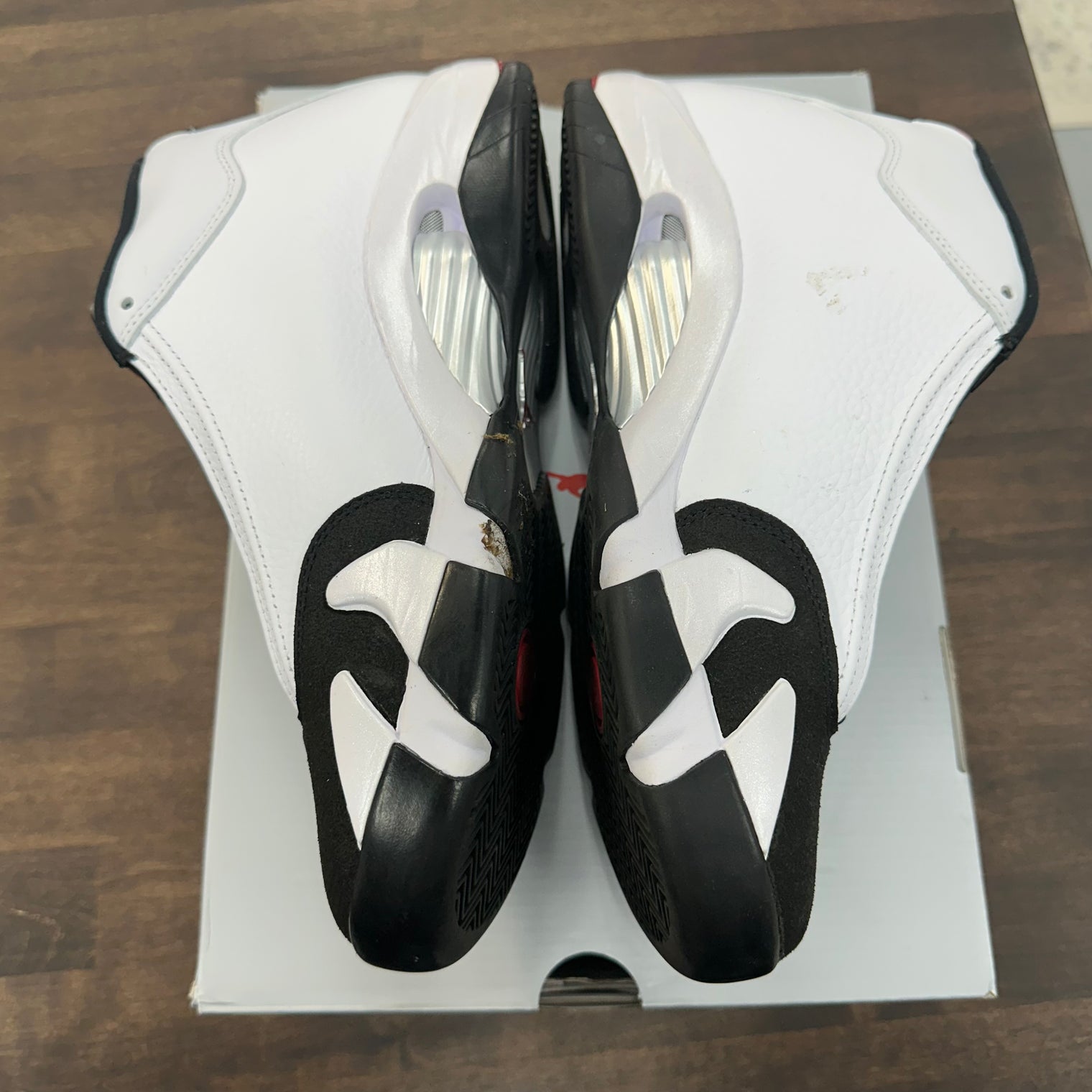 Black Toe Jordan 14 (USED)