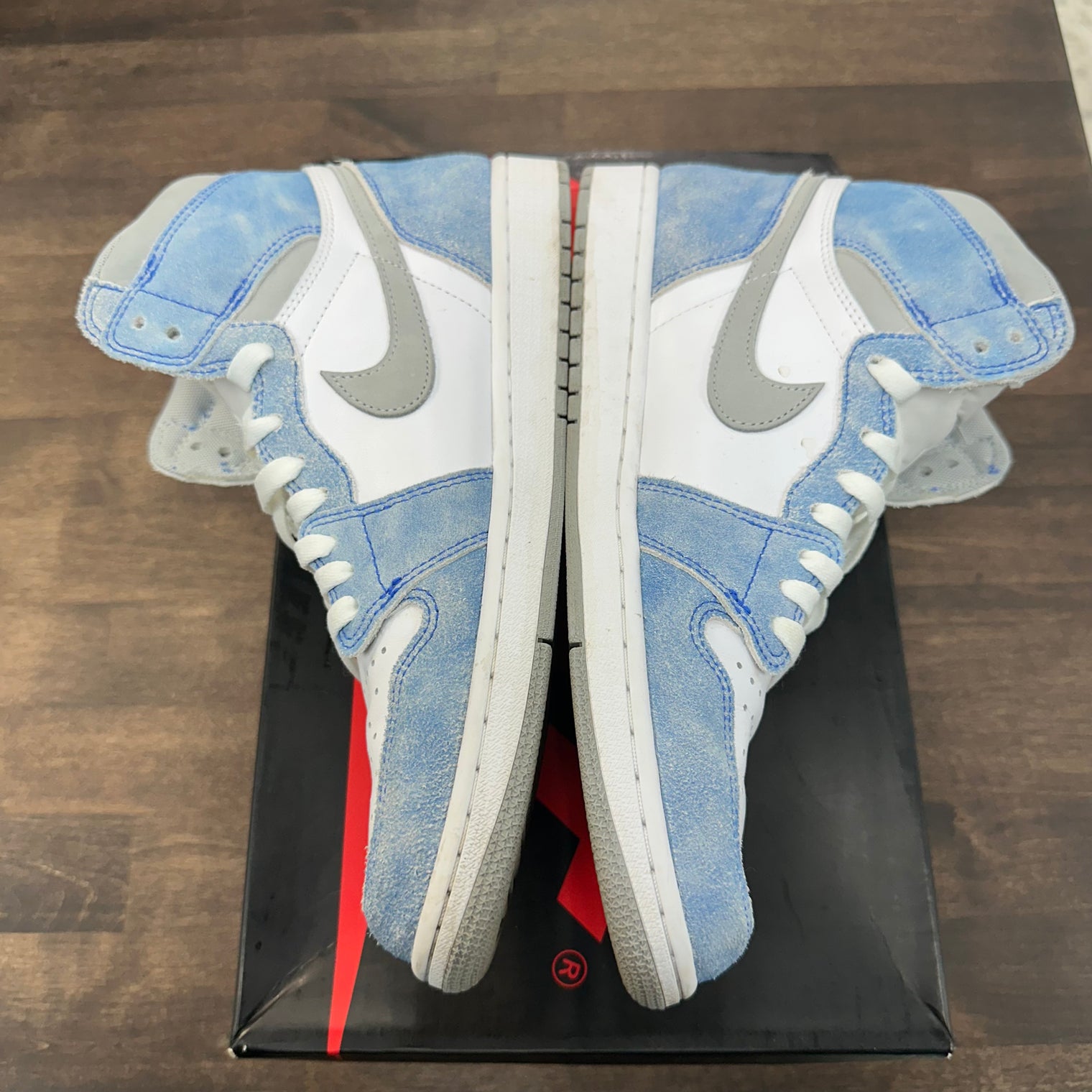 Hyper Royal Jordan 1 High (USED)
