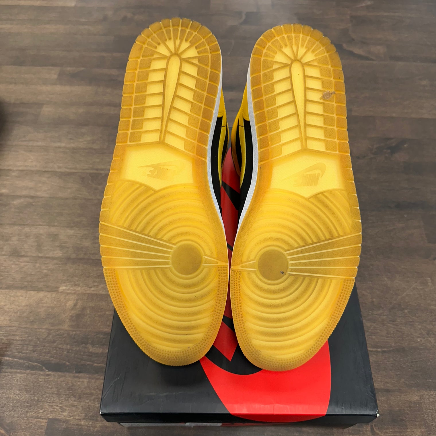 New Love Jordan 1 Mid (USED,No Box)