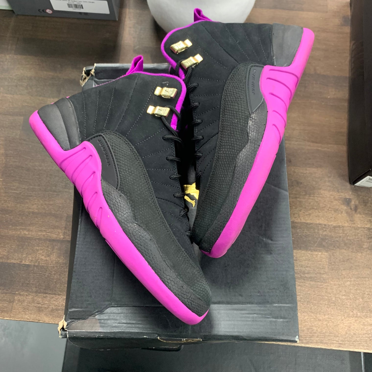 (GS) Hyper Violet Jordan 12 (USED)