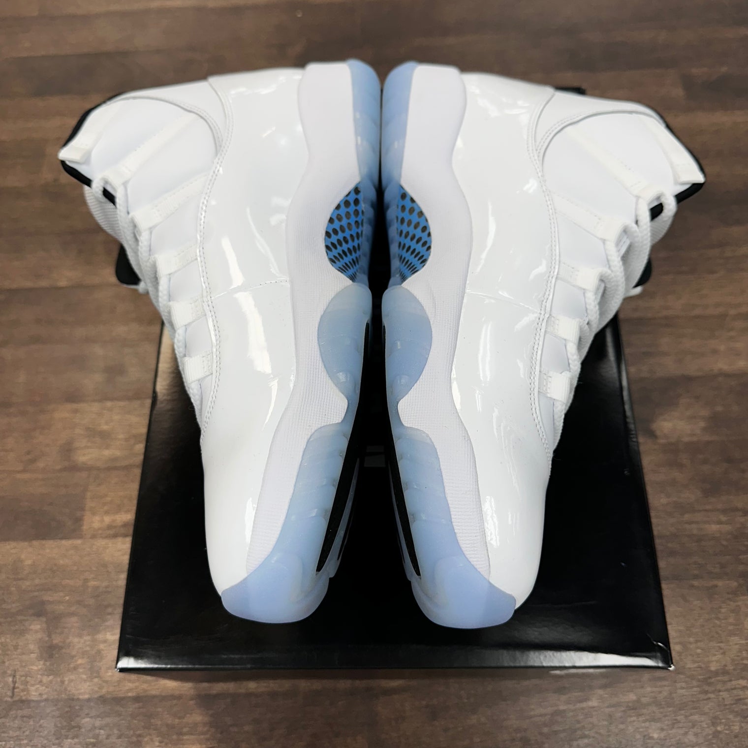 Legend Blue Jordan 11 2024 (USED)