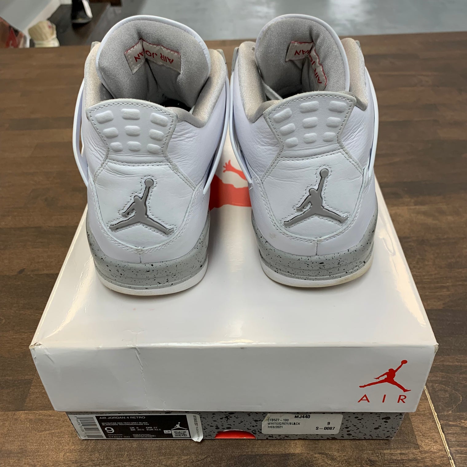 White Oreo Jordan 4 (USED)