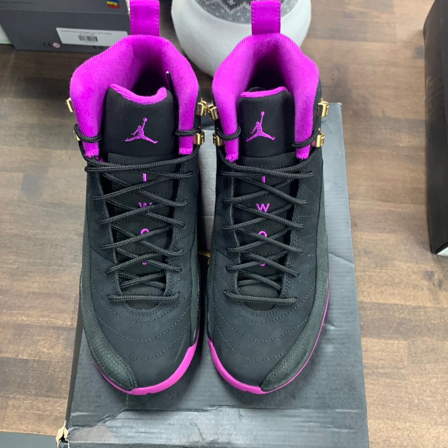 (GS) Hyper Violet Jordan 12 (USED)