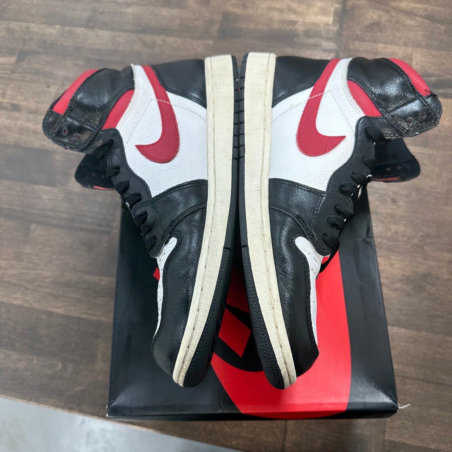 Gym Red Jordan 1 High (USED)