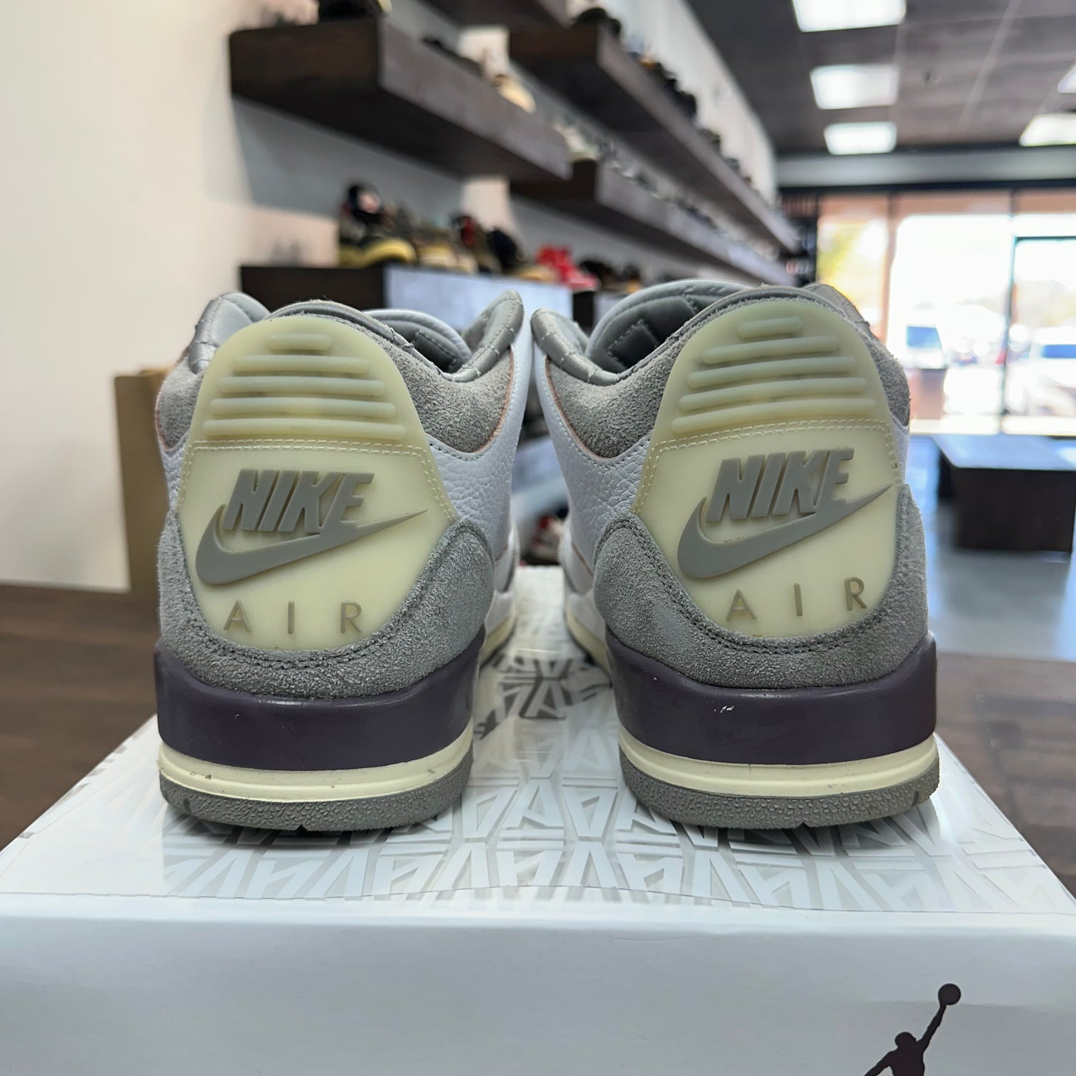 (W) A Ma Maniere Jordan 3 (USED)