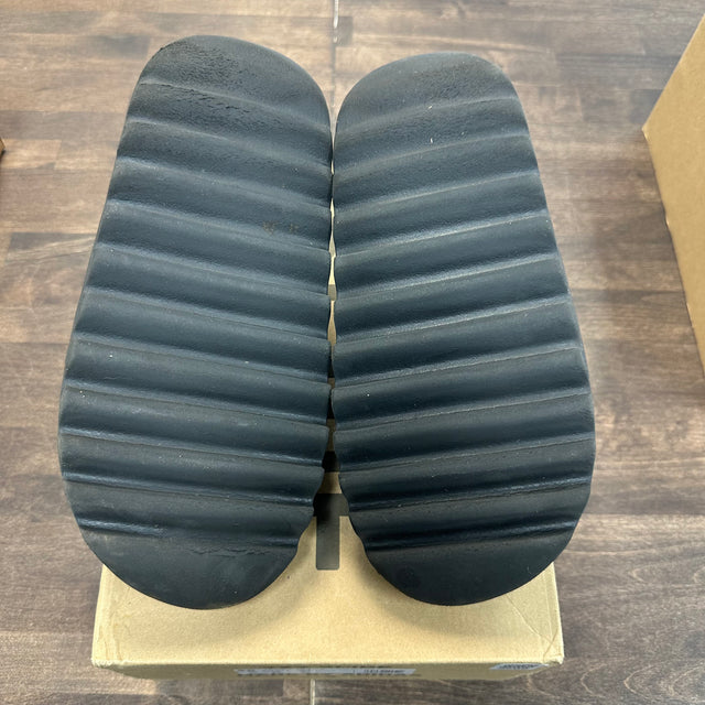 Onyx Yeezy Slide (USED)