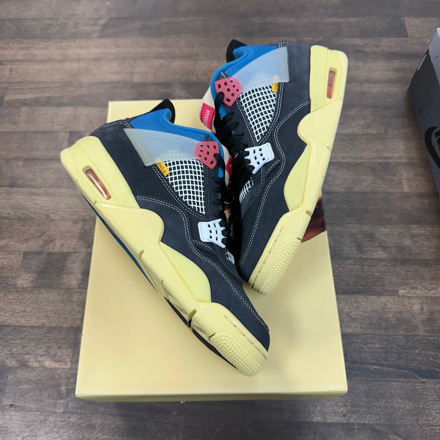 Union LA Off Noir Jordan 4 (USED)