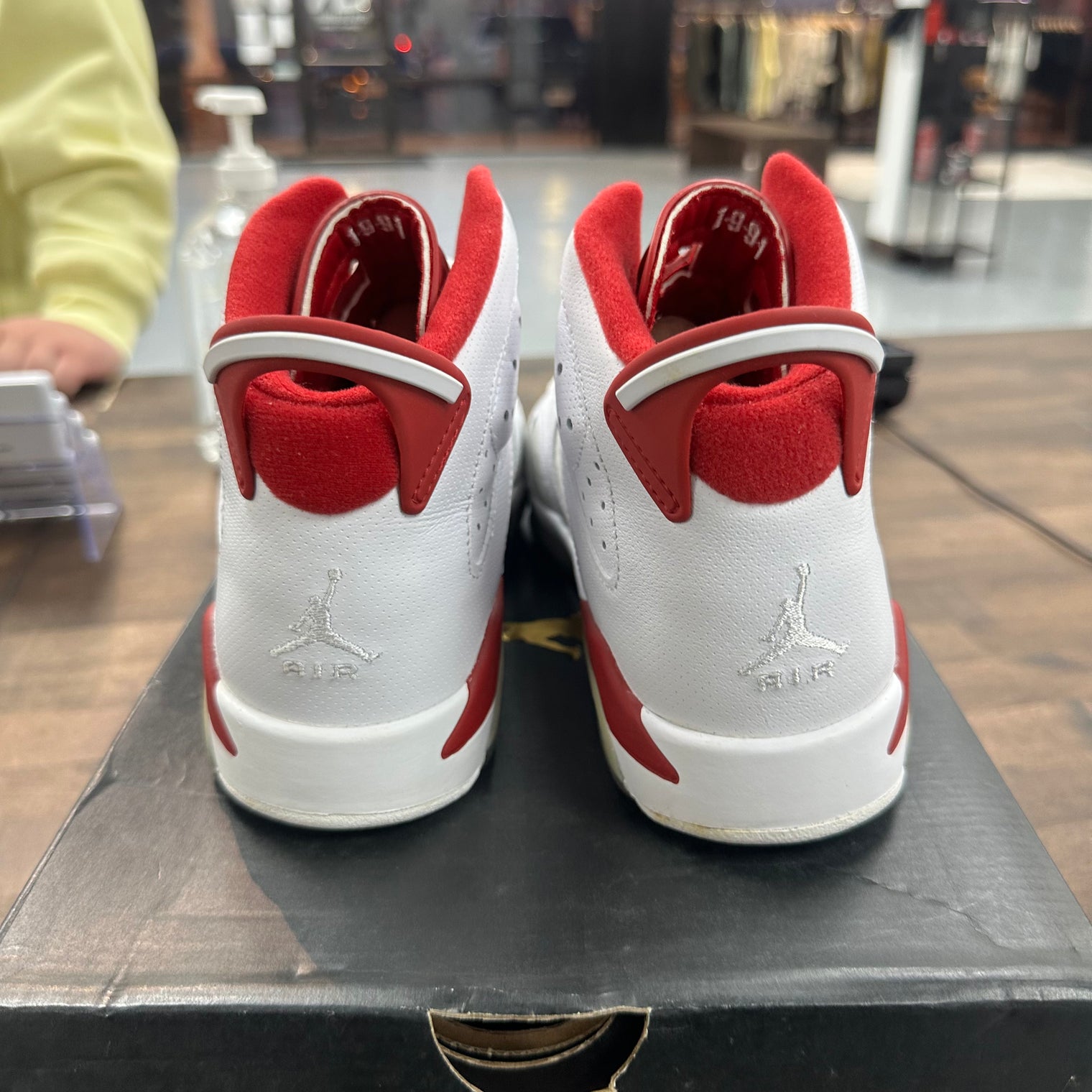 (GS) Alternate Hare Jordan 6 (Defect)