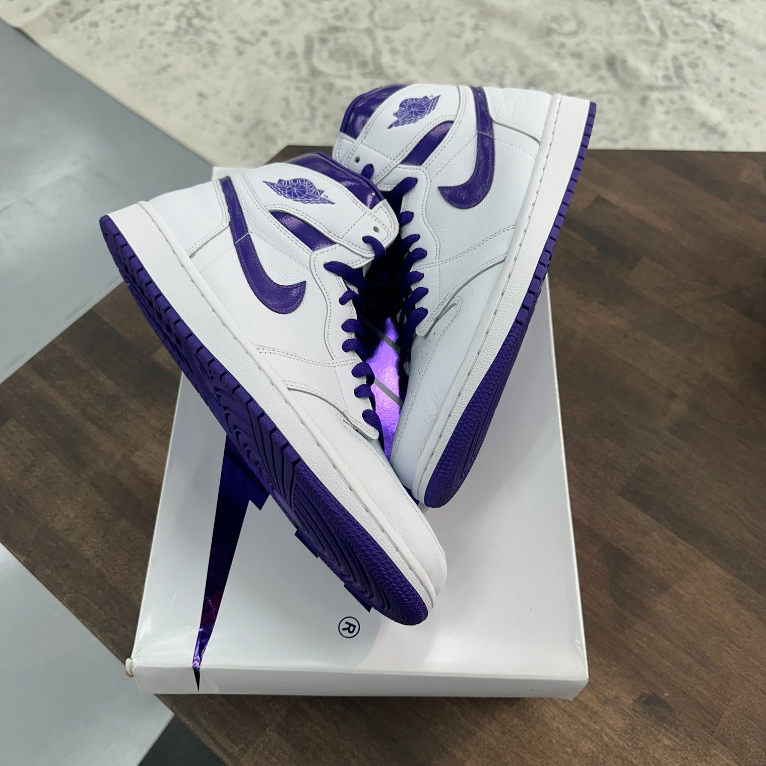 Jordan 1 Retro High Court Purple (Lightly Worn)