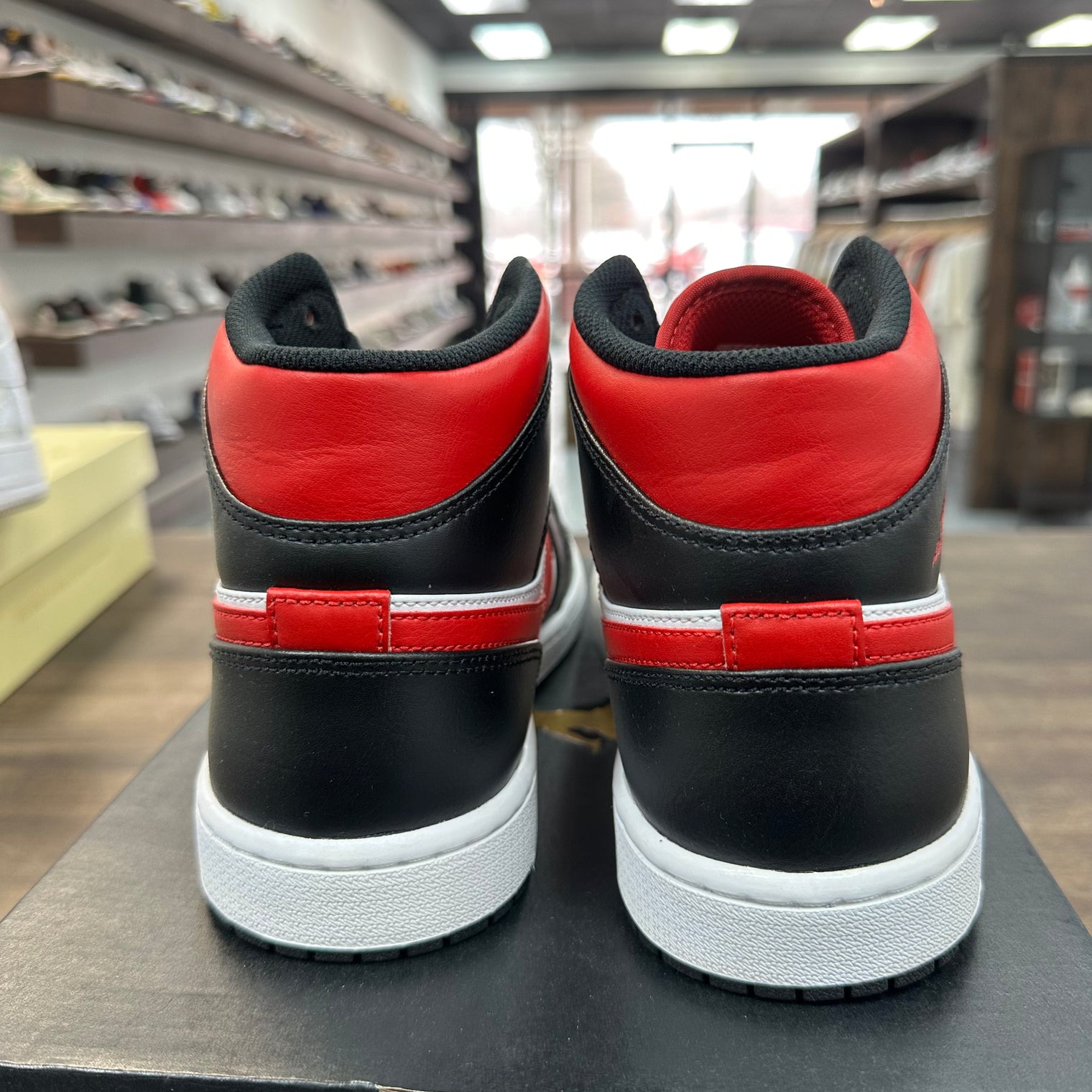 White Black Red Jordan 1 Mid (2022) (USED)