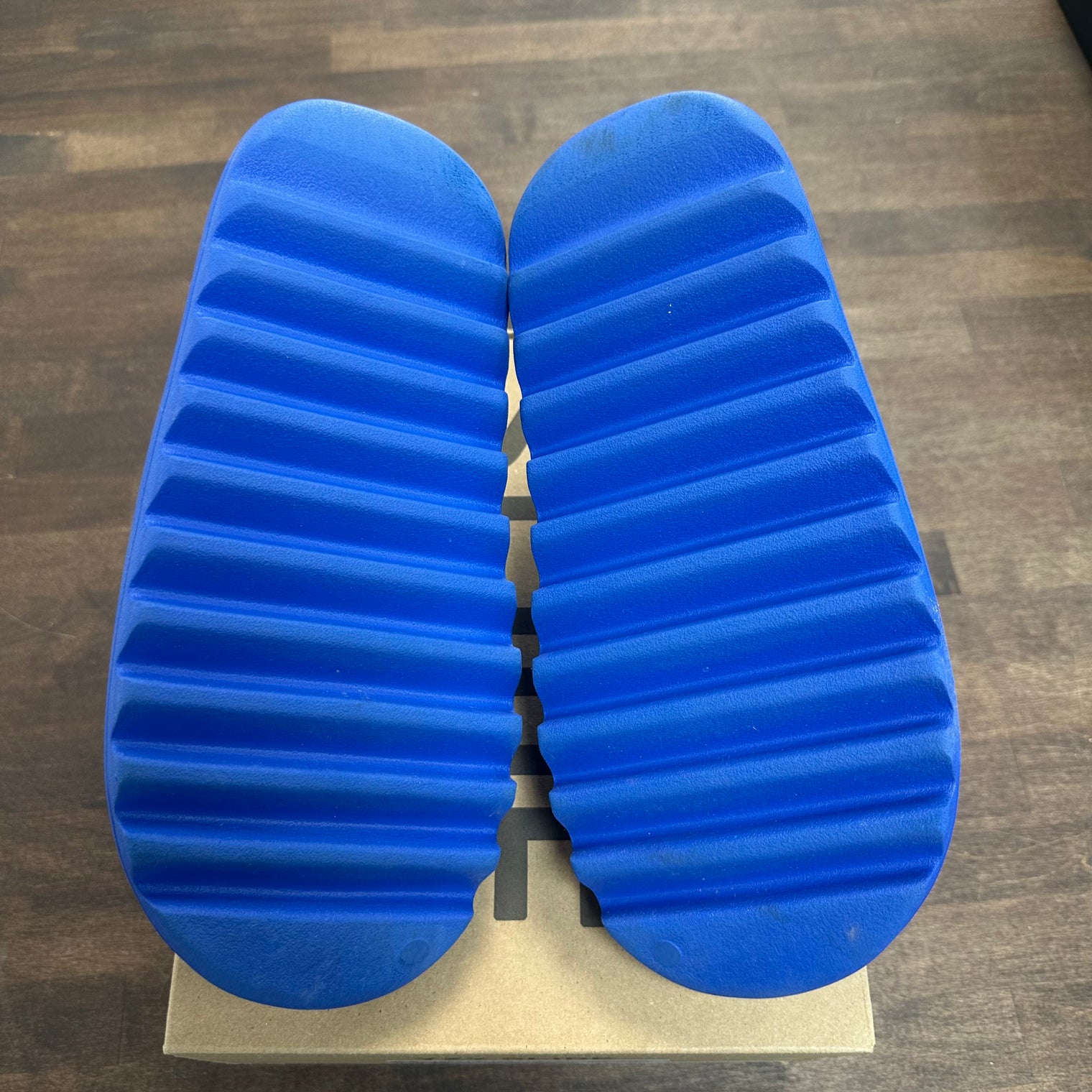 Azure Yeezy Slide (USED)