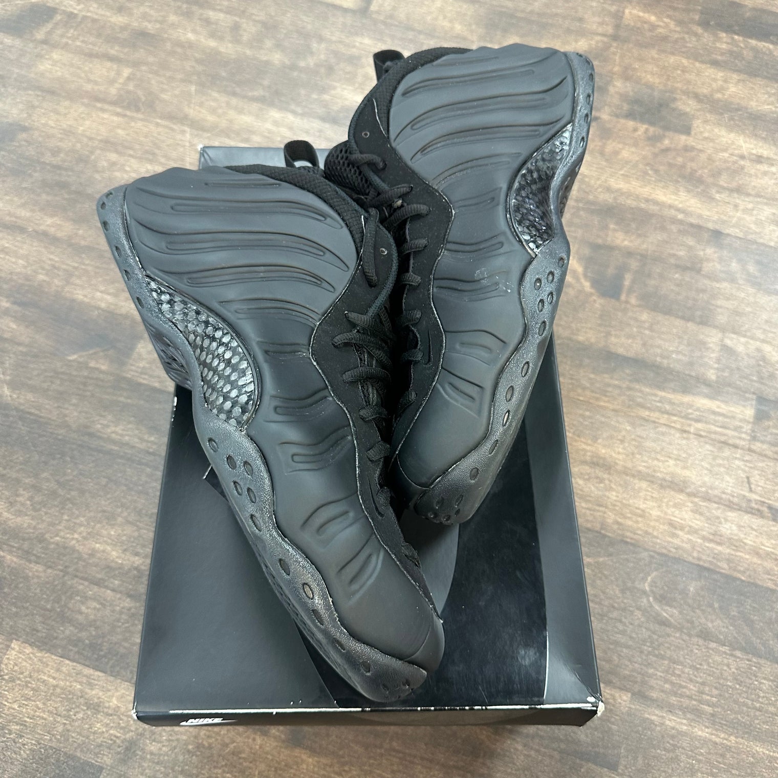 Anthracite Nike Foamposite (USED)