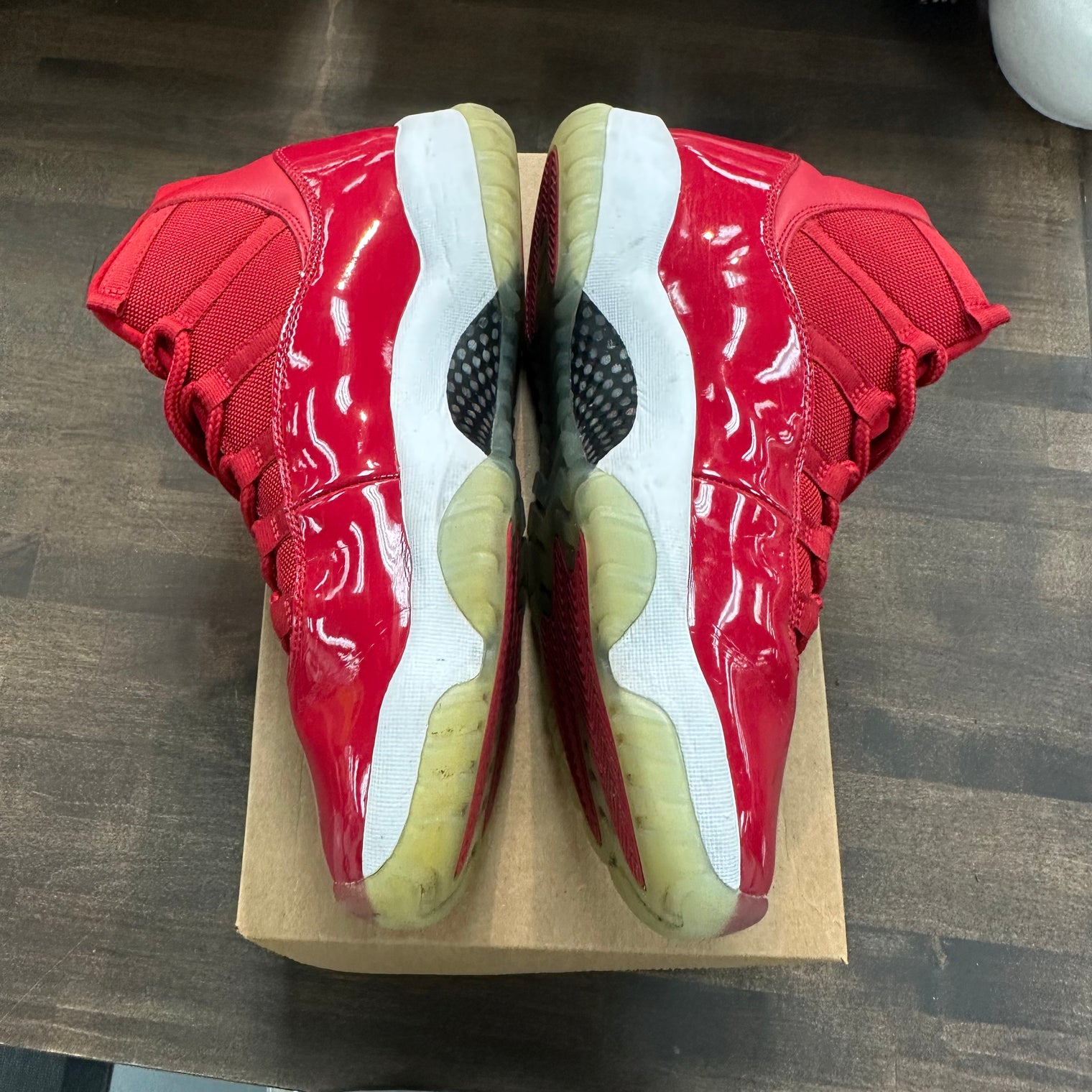Win like 96 Jordan 11 (USED,NO BOX)