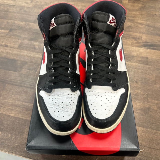 Gym Red Jordan 1 High (USED)