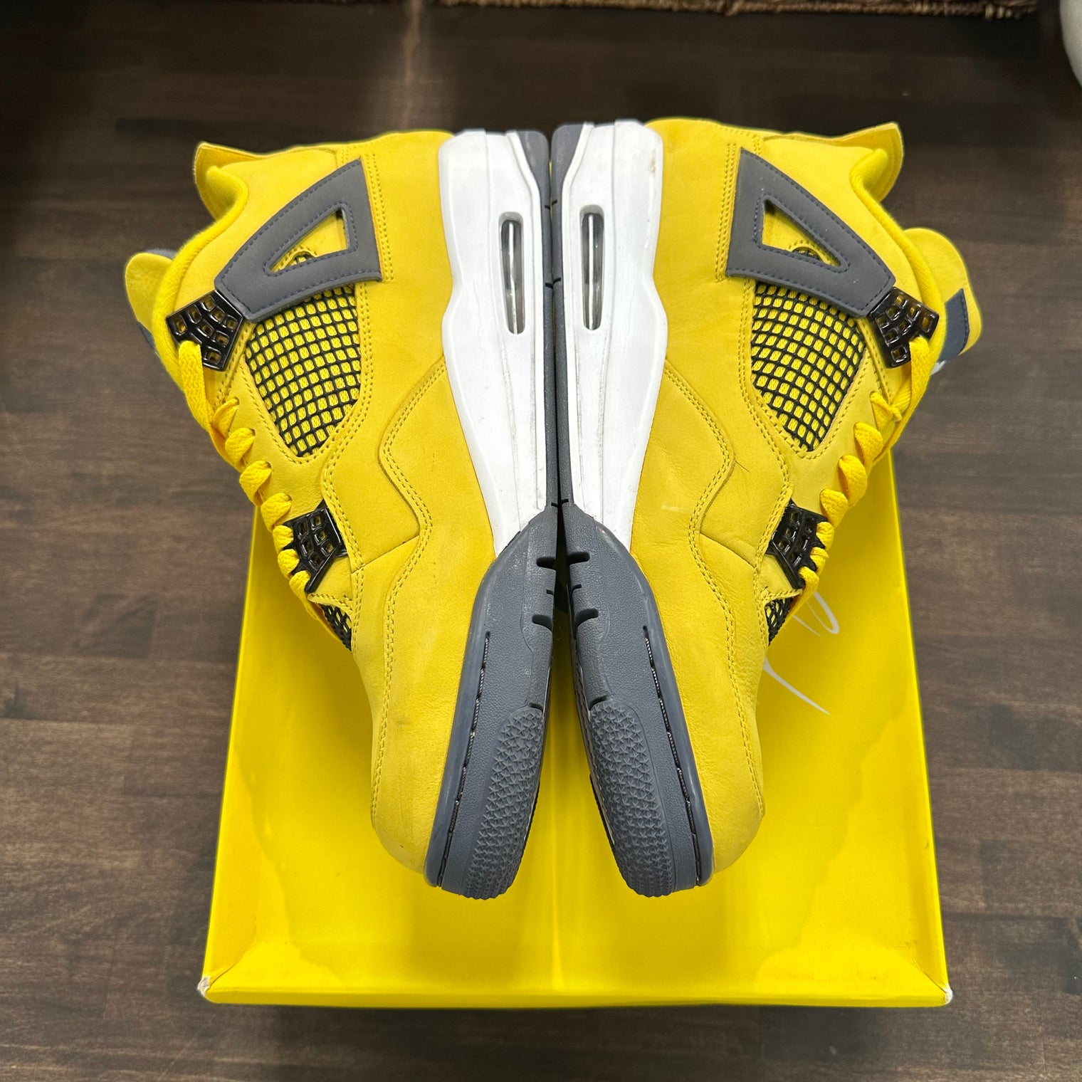 Lightning Jordan 4 (USED)