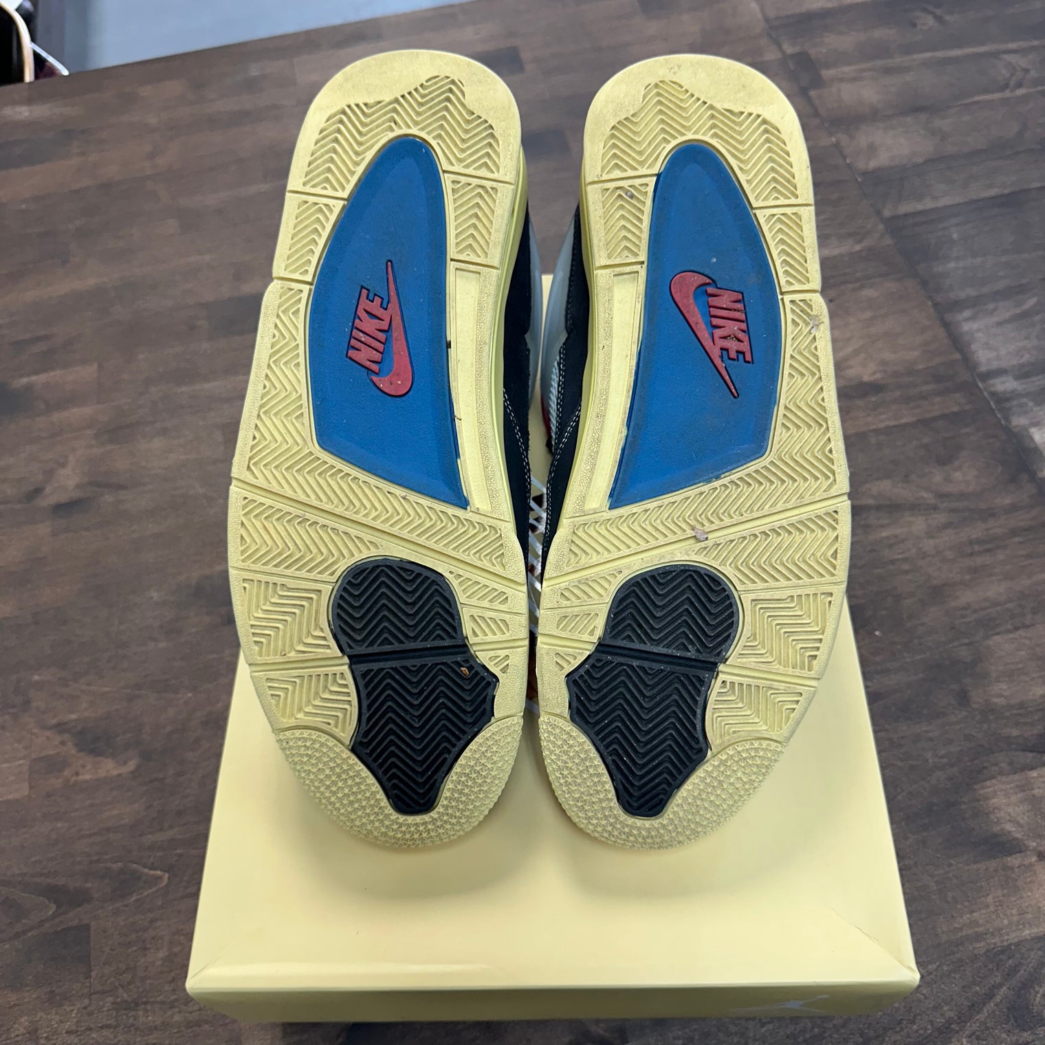 Union LA Off Noir Jordan 4 (USED)