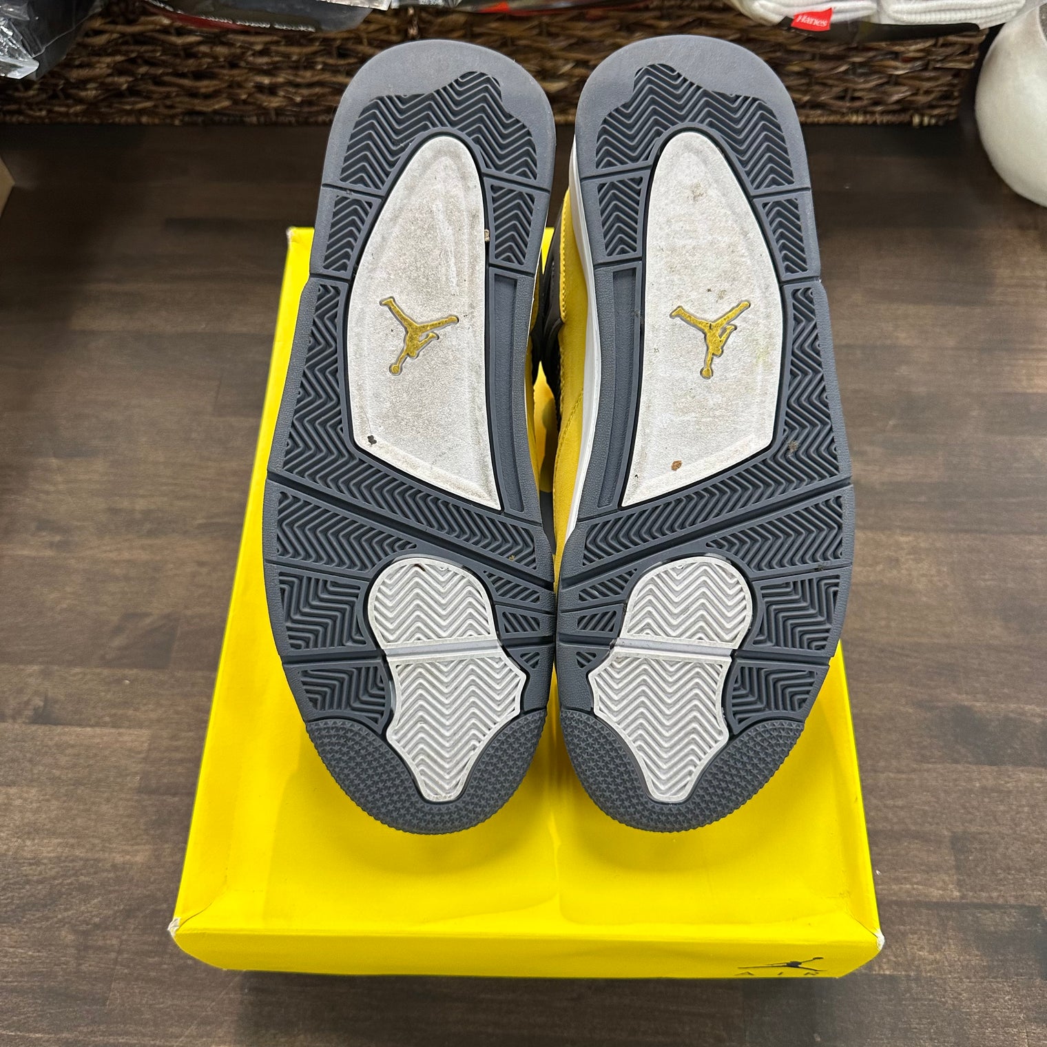 Lightning Jordan 4 (USED)