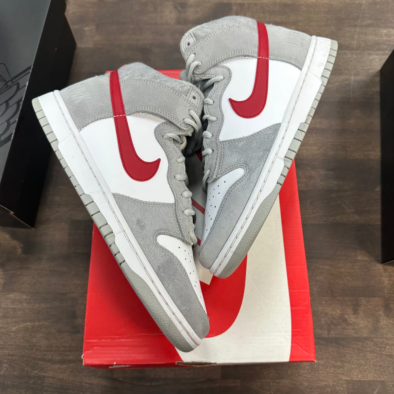 Light Smoke Grey Gym Red Dunk High (USED)