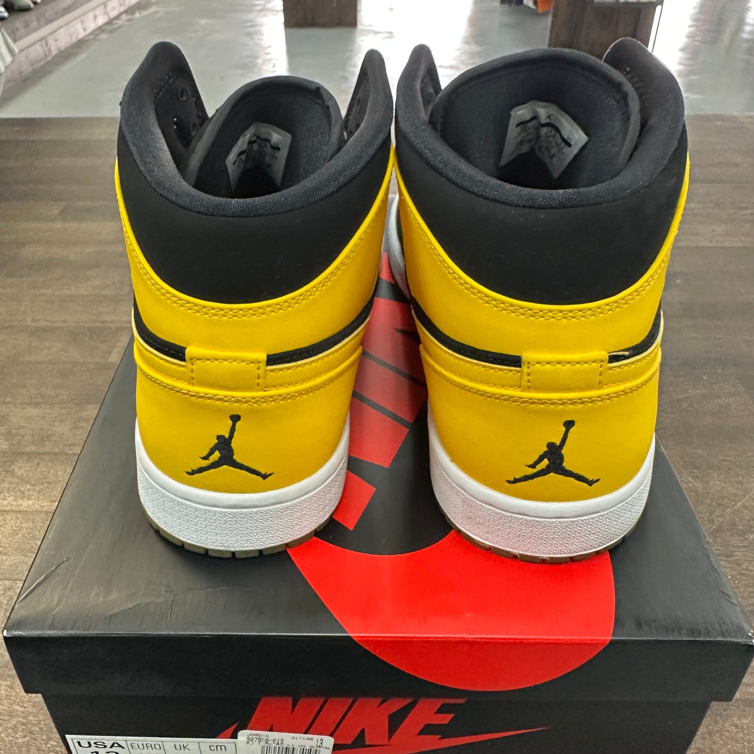New Love Jordan 1 Mid (USED,No Box)