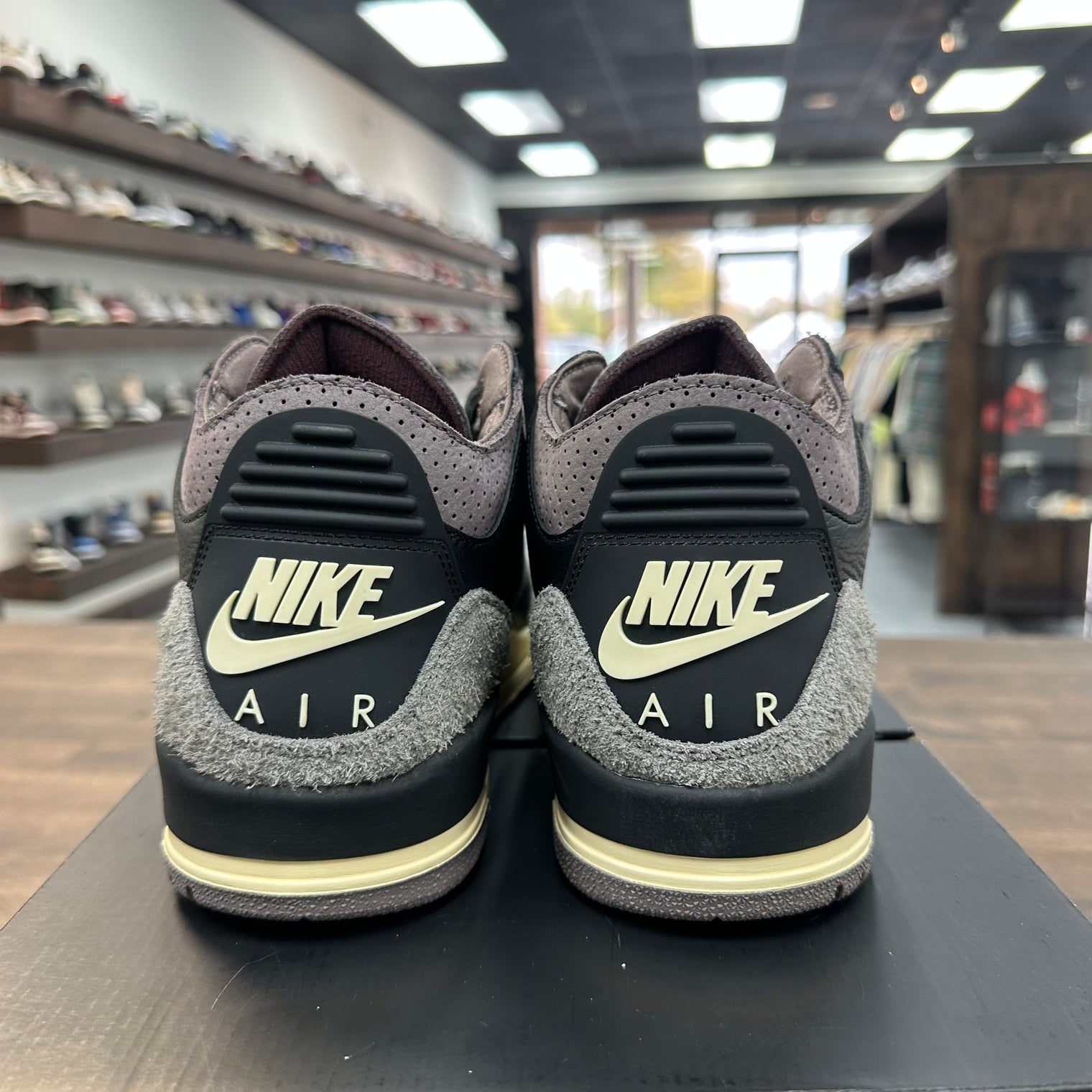 A Ma Maniere Jordan 3 While you were Sleeping (USED)