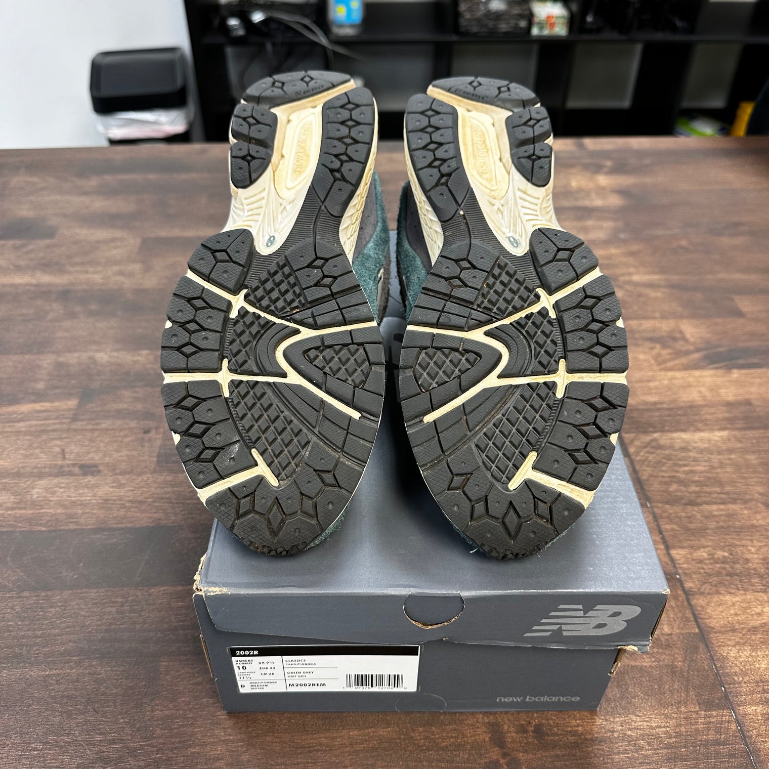 Spruce Magnet New Balance 2002R (USED)