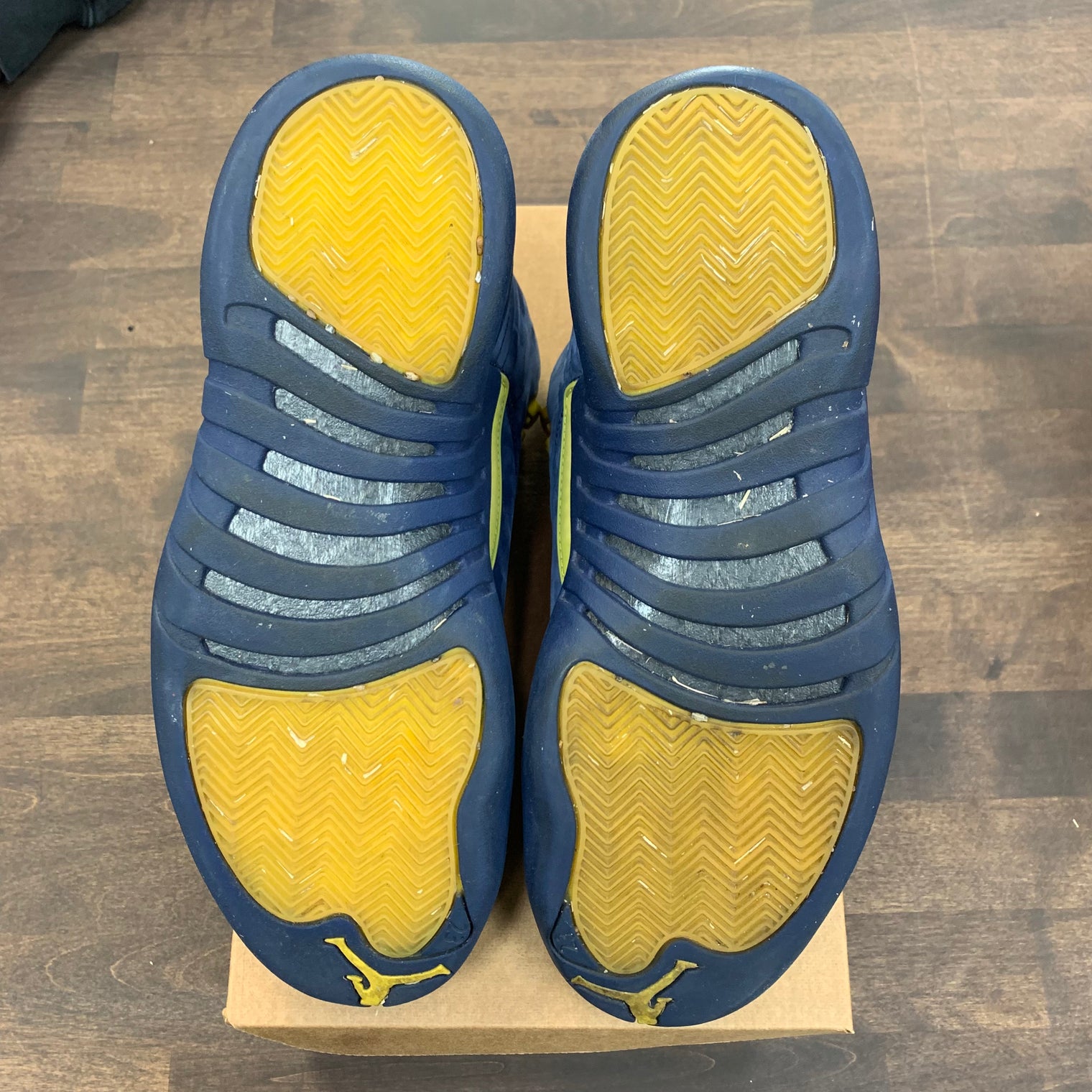 Nike Jordan 12 Michigan (USED NO BOX)
