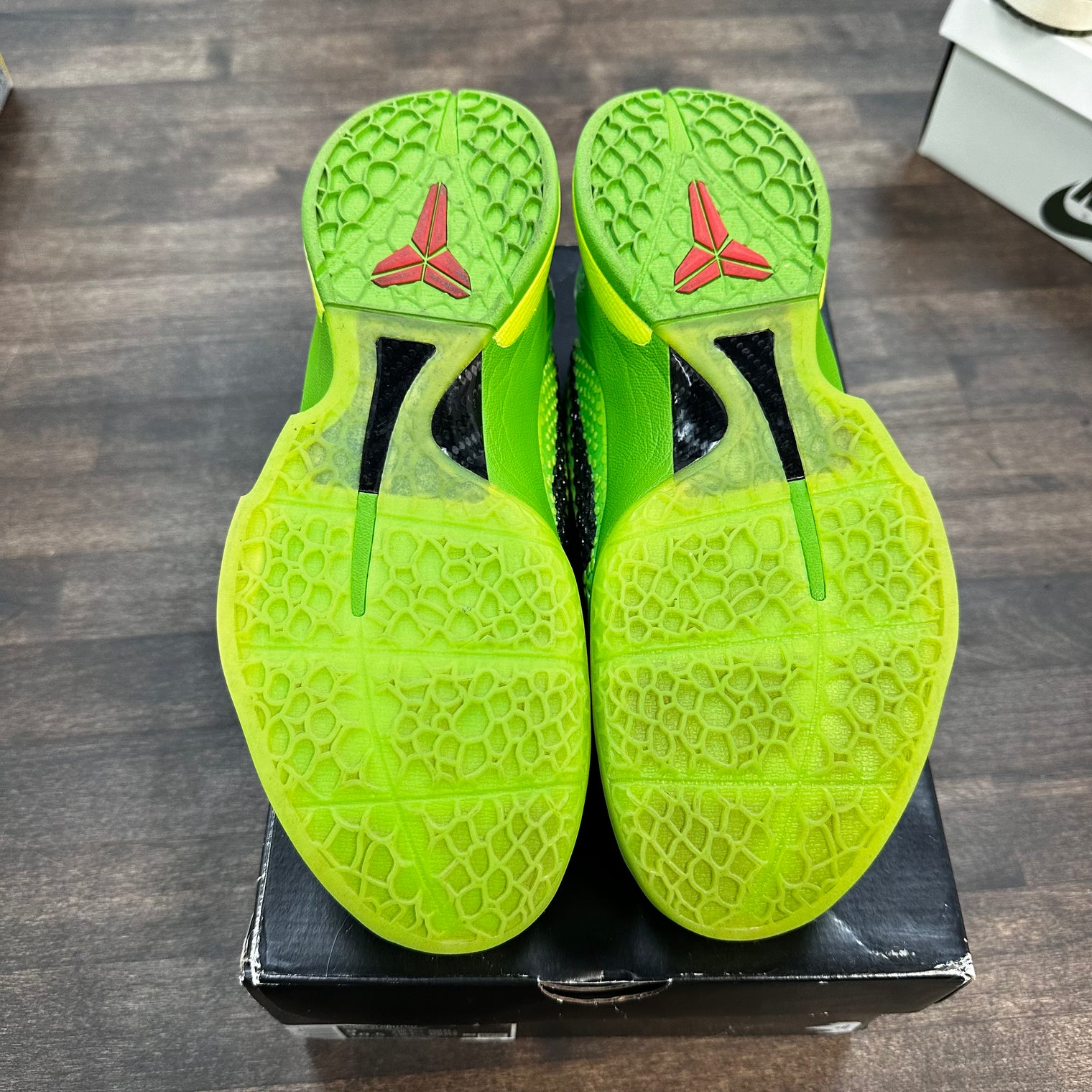 Grinch Kobe 6 (USED)