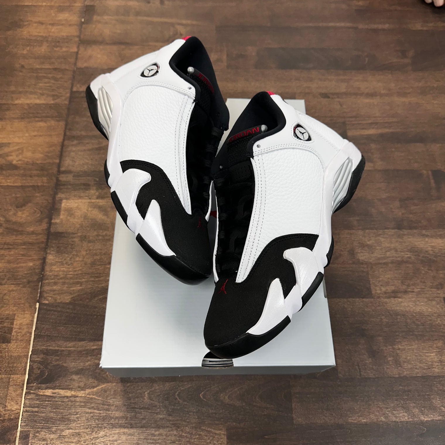 Black Toe Jordan 14 (Lightly Worn)