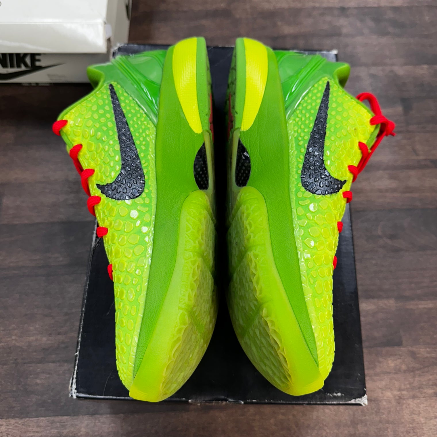 Grinch Kobe 6 (USED)