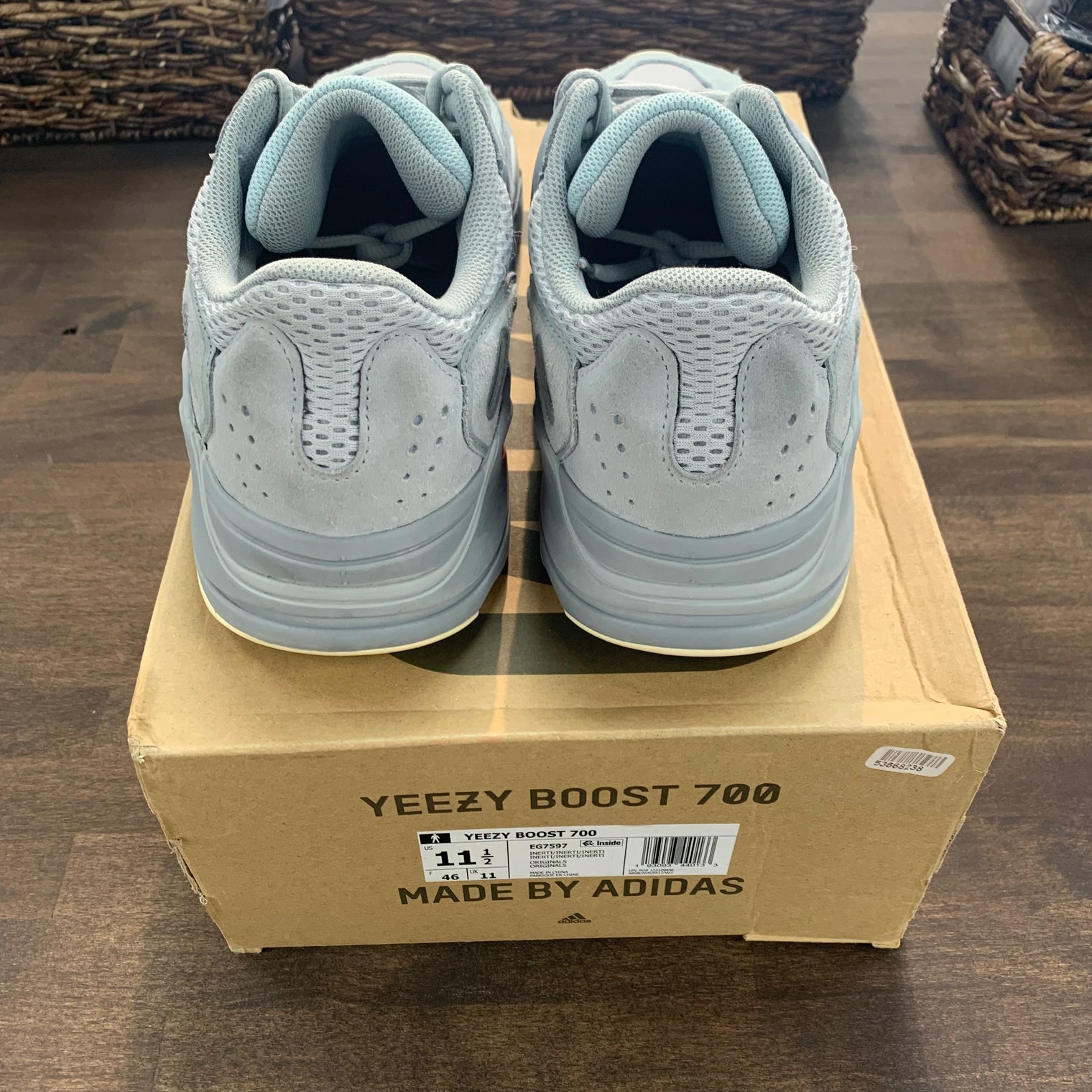 Adidas Yeezy 700 Inertia (USED)