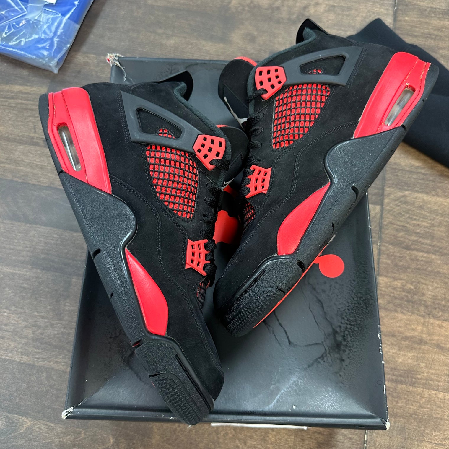 Red Thunder Jordan 4 (USED)