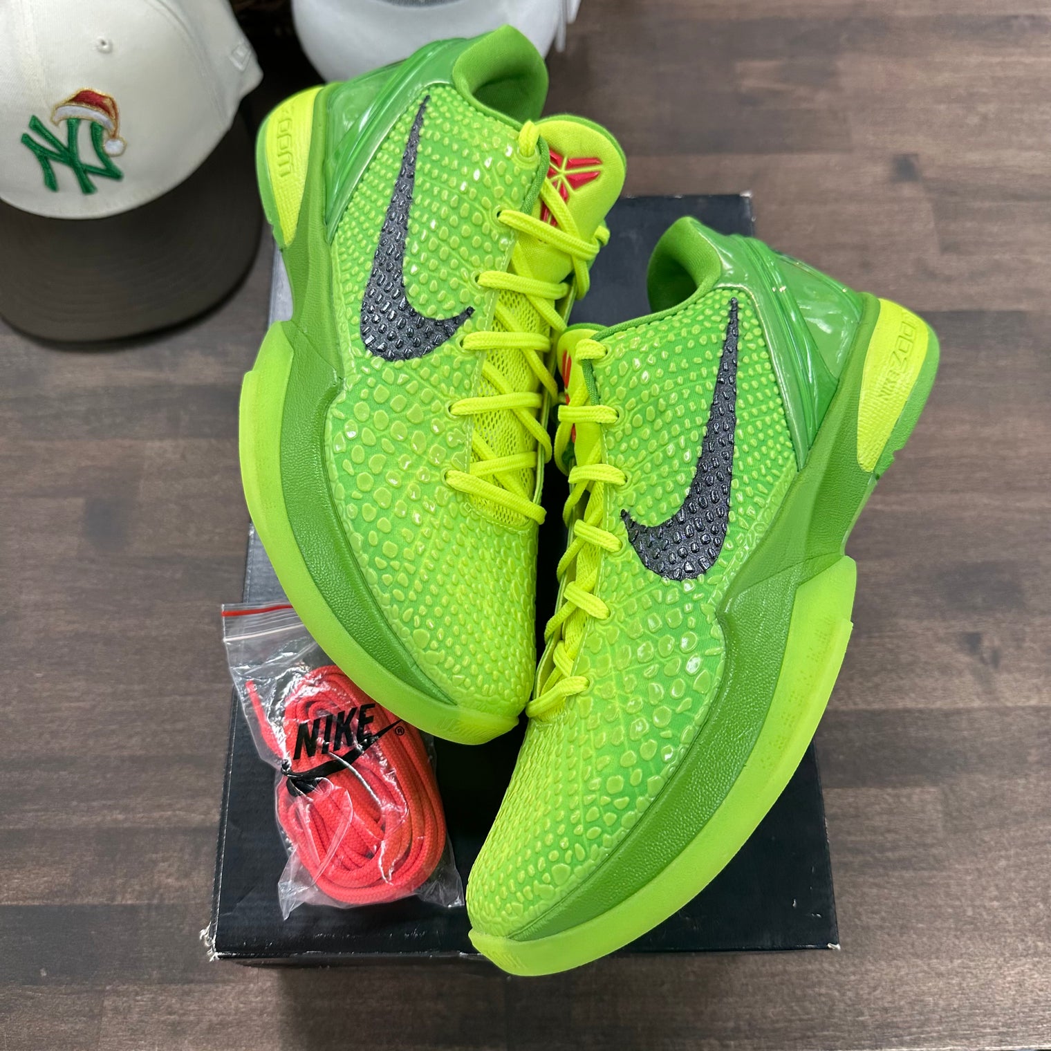 Grinch Kobe 6 (Lightly Worn)