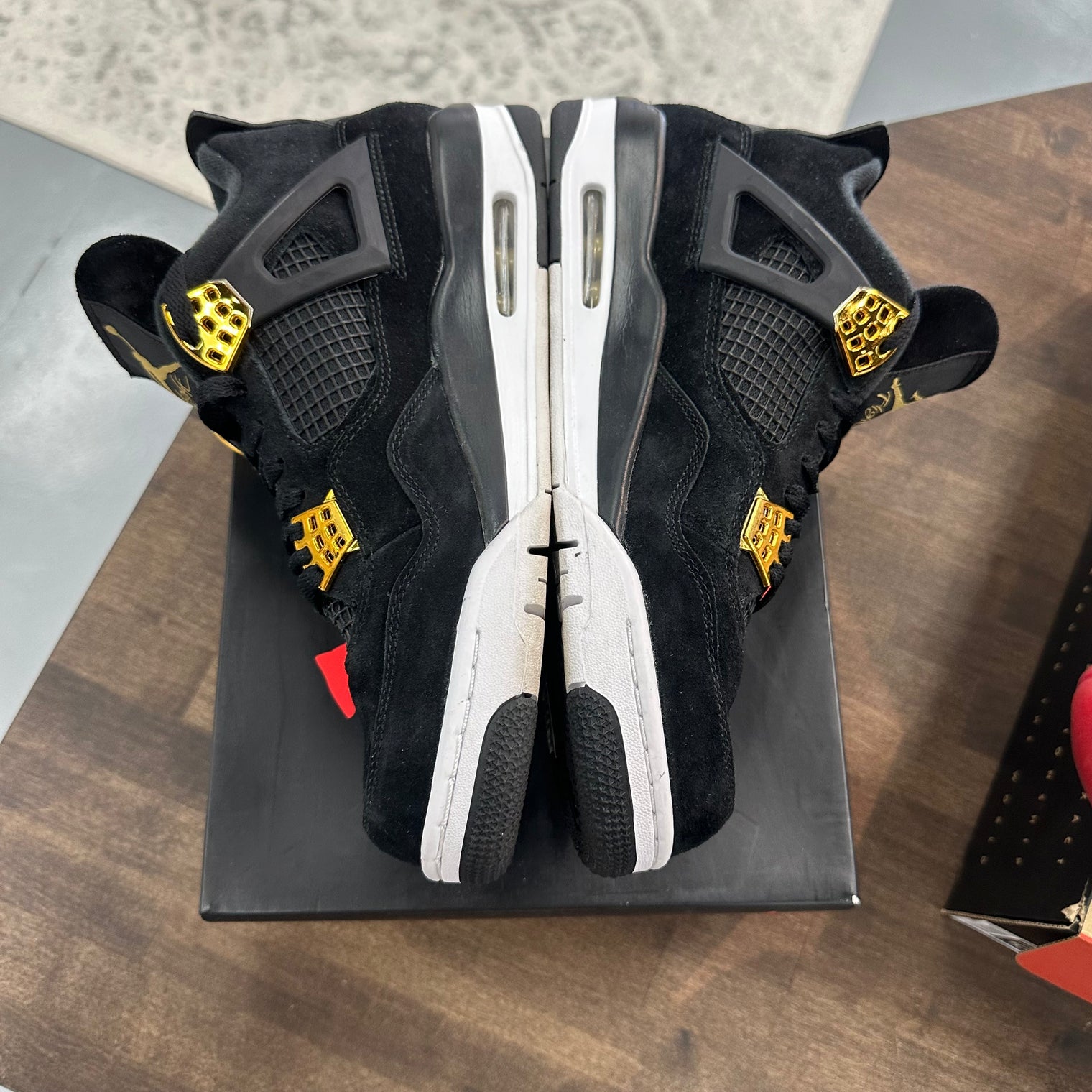 Royalty Jordan 4 (USED)