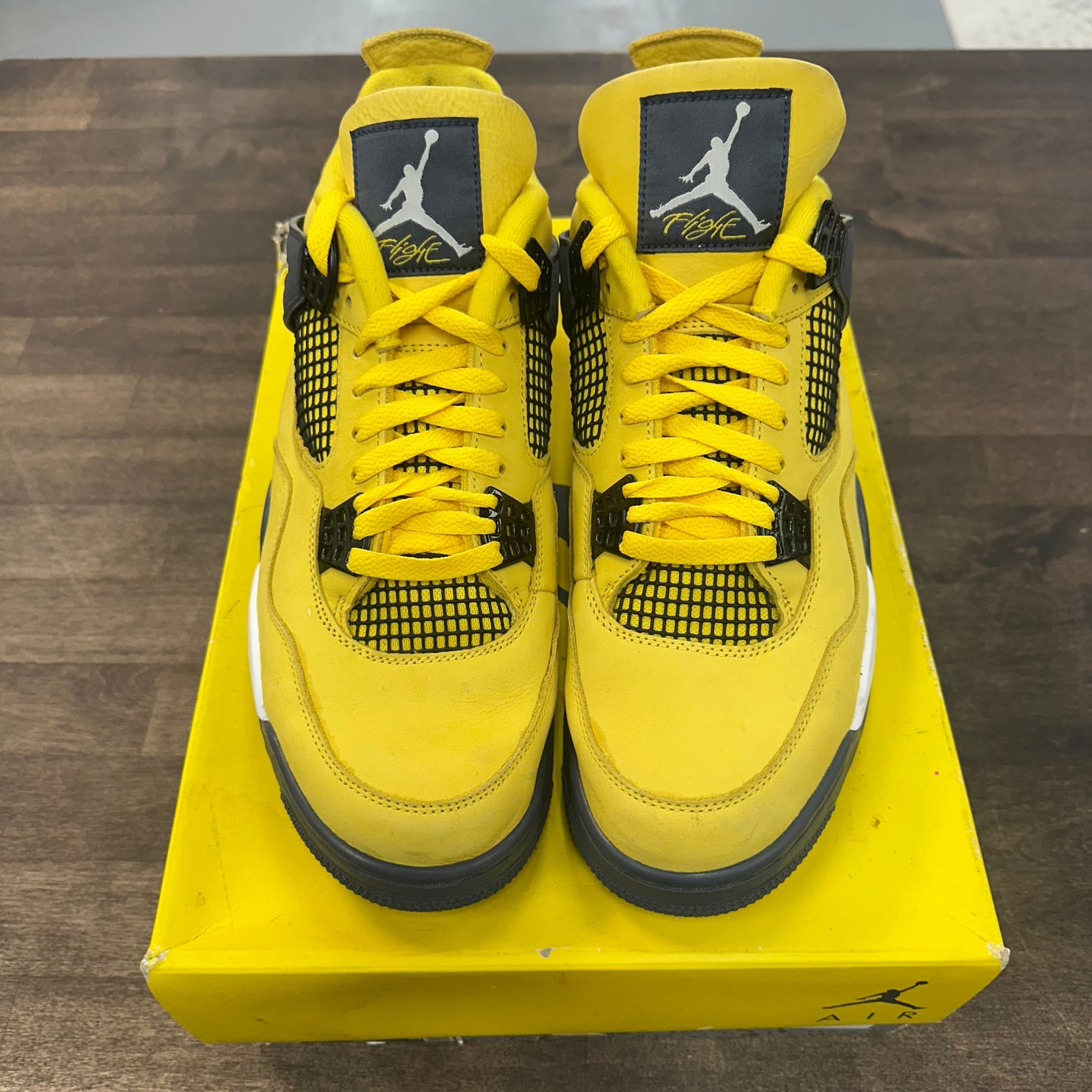 Lightning Jordan 4 (USED)