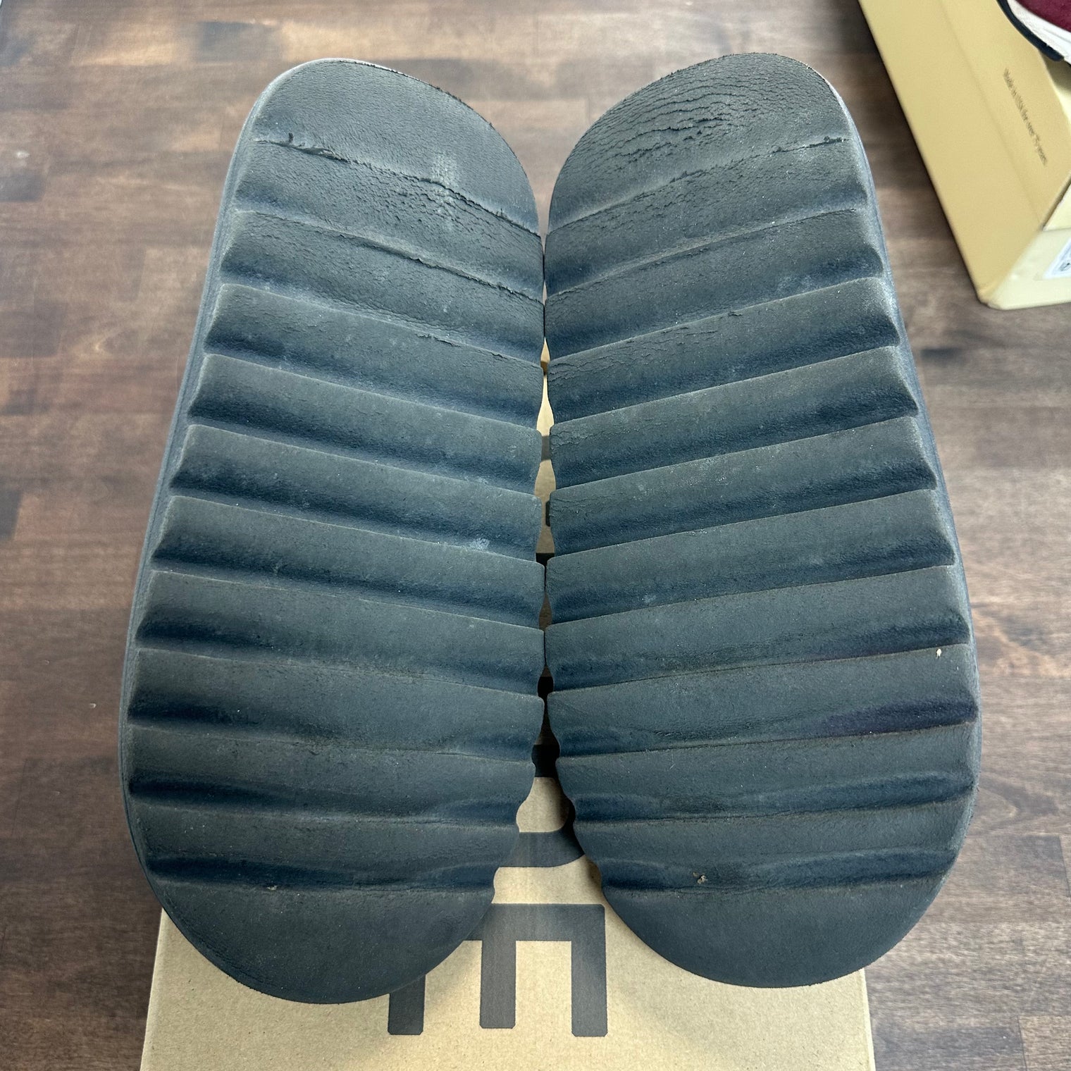 Onyx Yeezy Slide (USED)