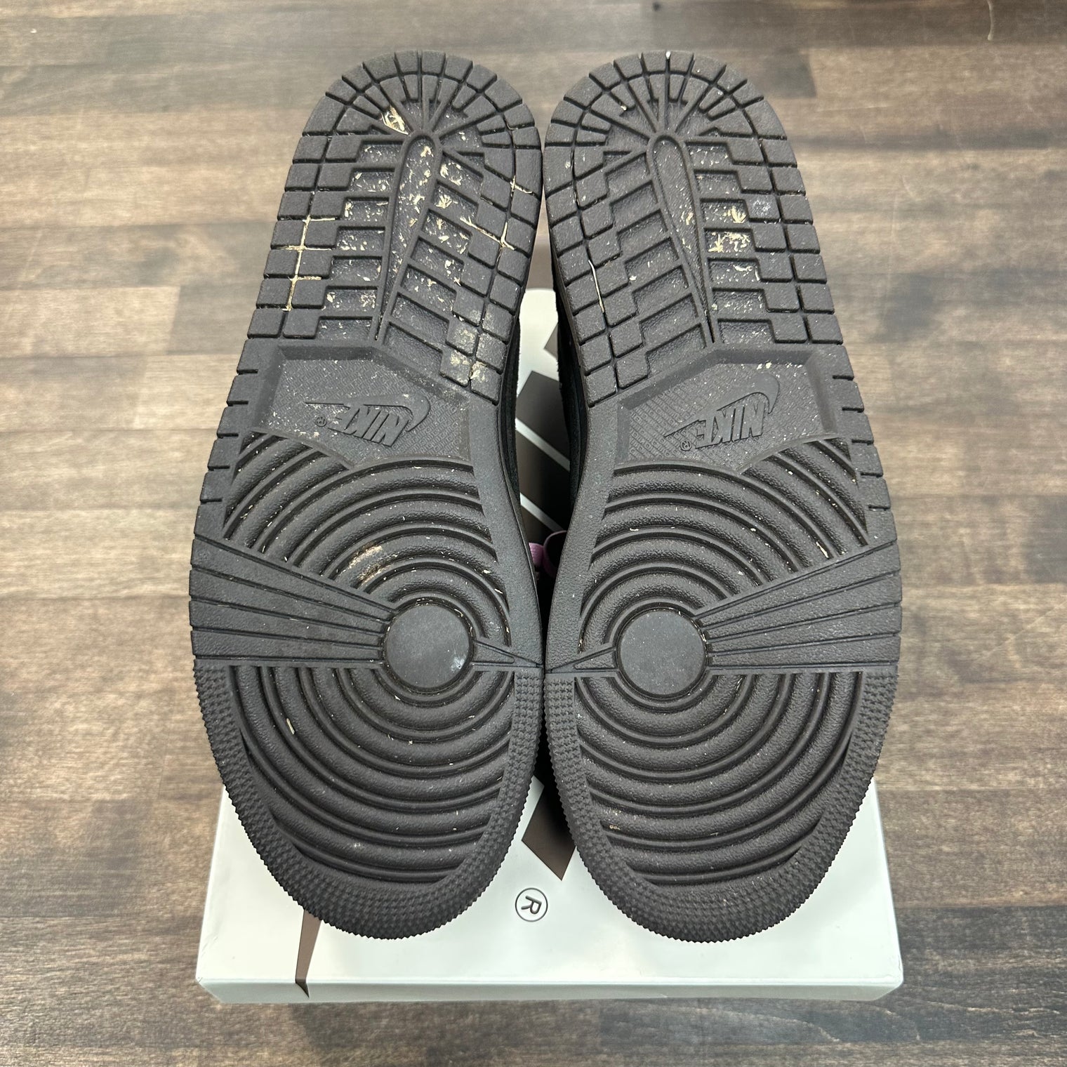 Travis Scott Velvet Jordan 1 Low (USED)