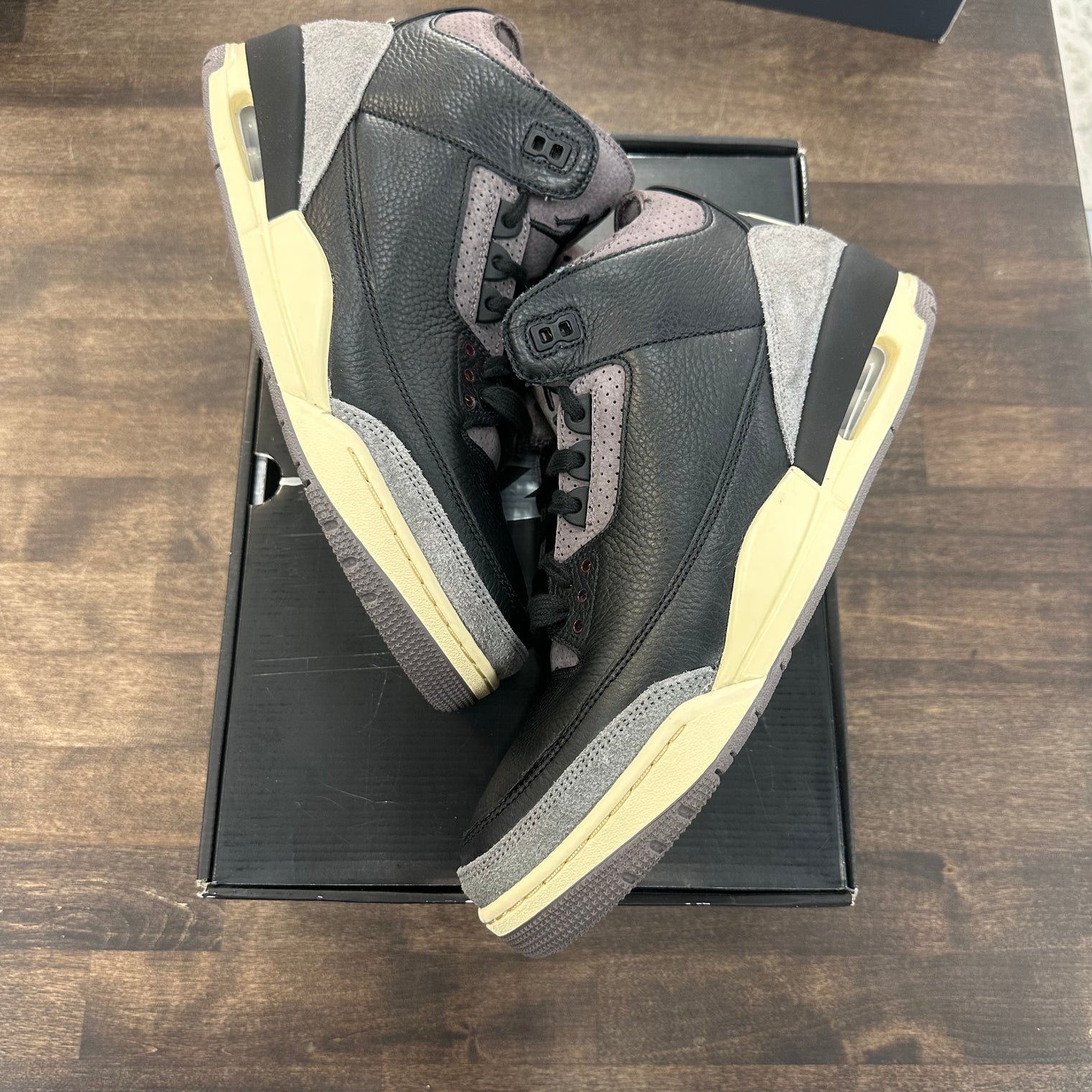 WYWS A Ma Maniere Jordan 3 (W) (USED)